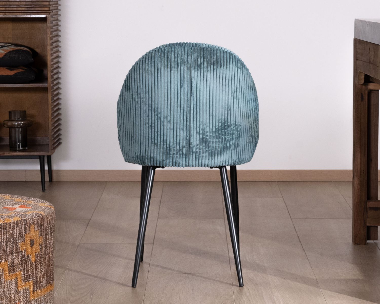 Lote de 4 sillas de comedor de estilo vintage en terciopelo azul petróleo y metal negro «Bellot»
