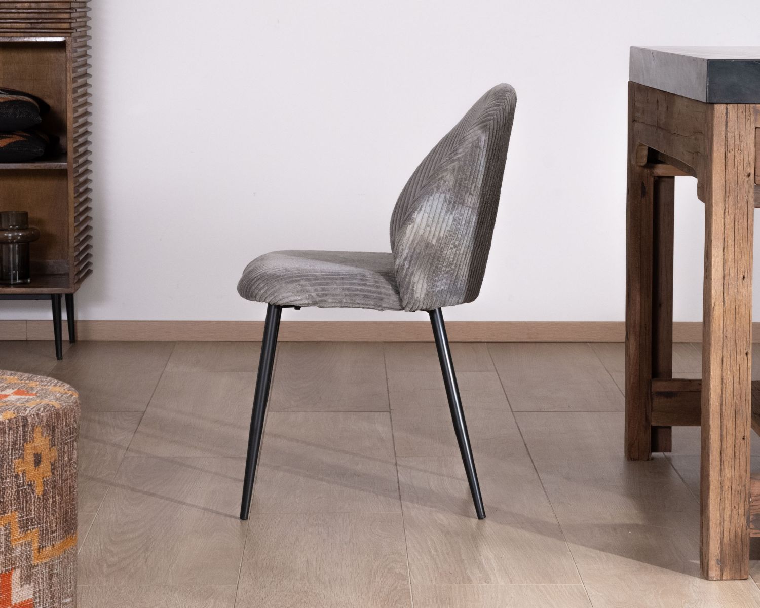 Lote de 4 sillas de comedor contemporáneas de terciopelo acanalado gris «Bellot»
