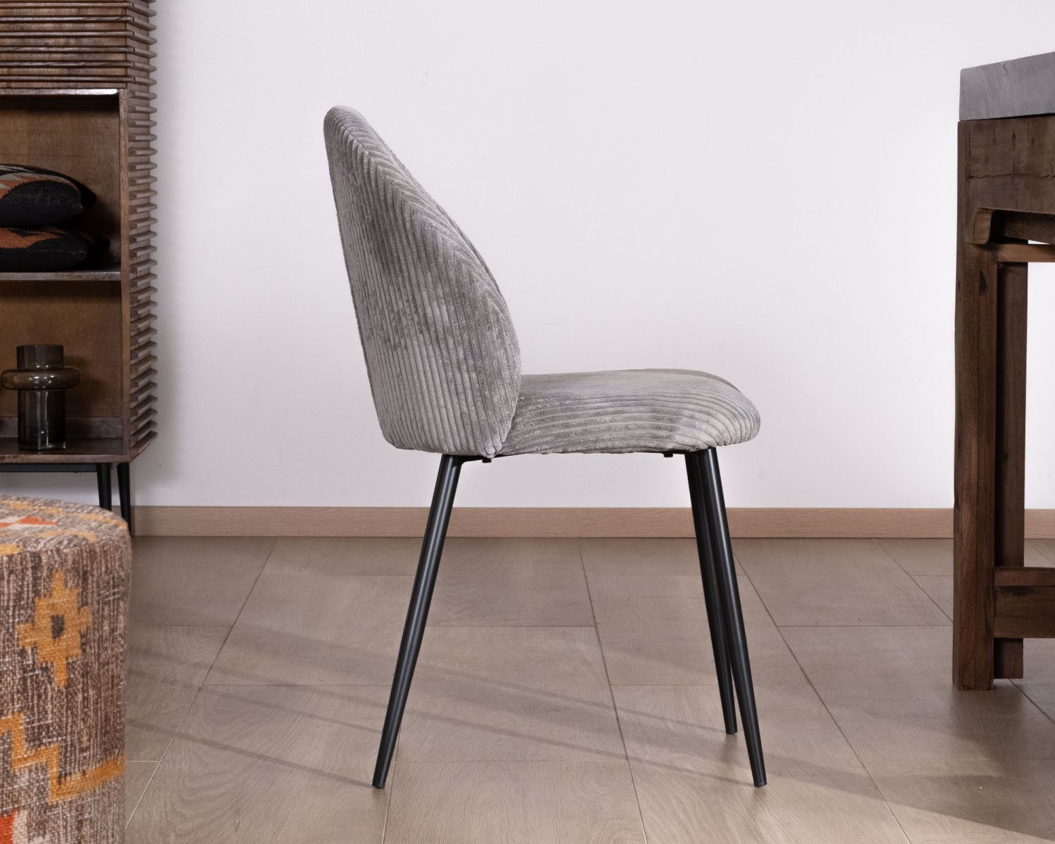 Lote de 4 sillas de comedor contemporáneas de terciopelo acanalado gris «Bellot»