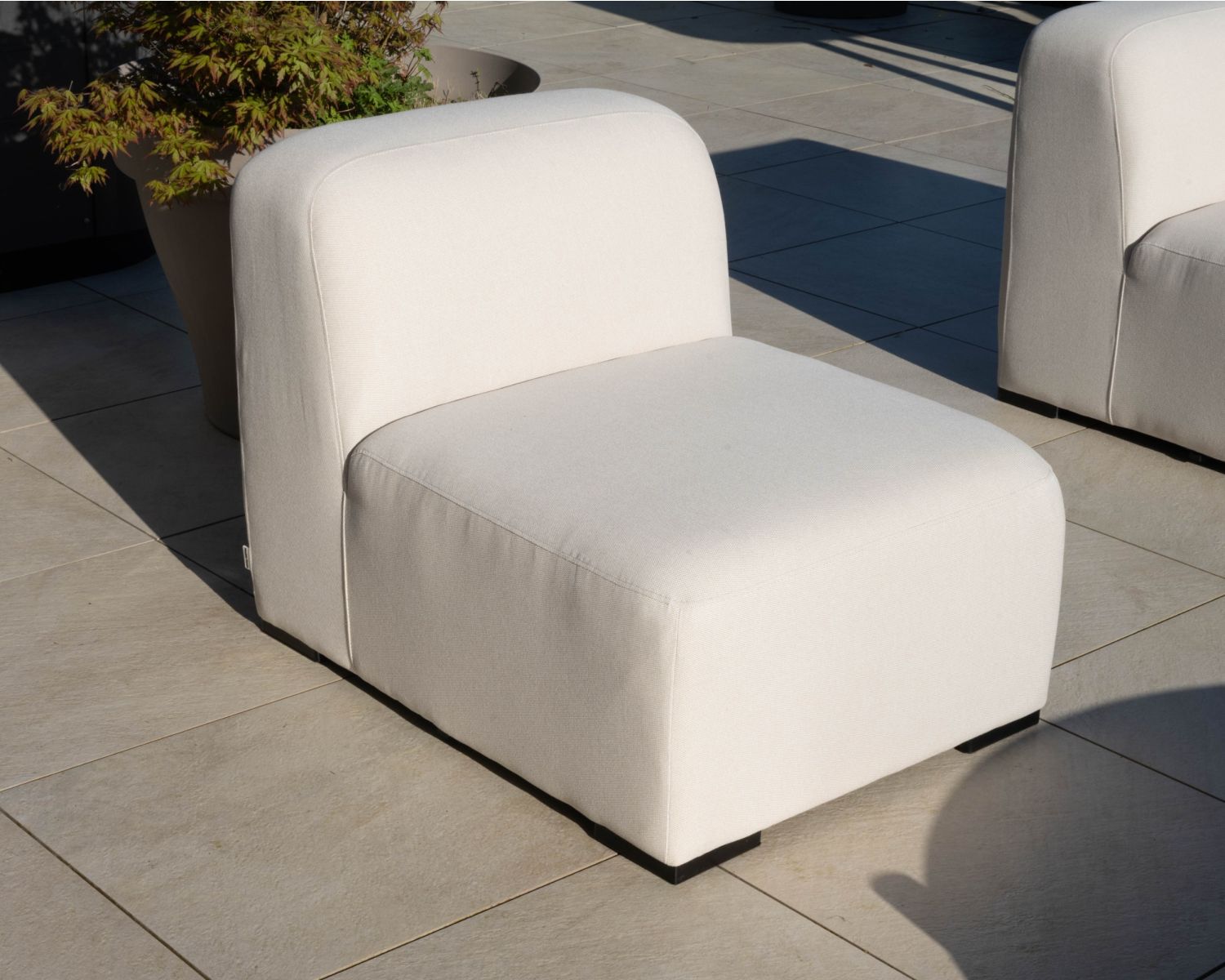Asiento para sofá modular de exterior de tela blanca «Miroly Bay», de diseño orgánico