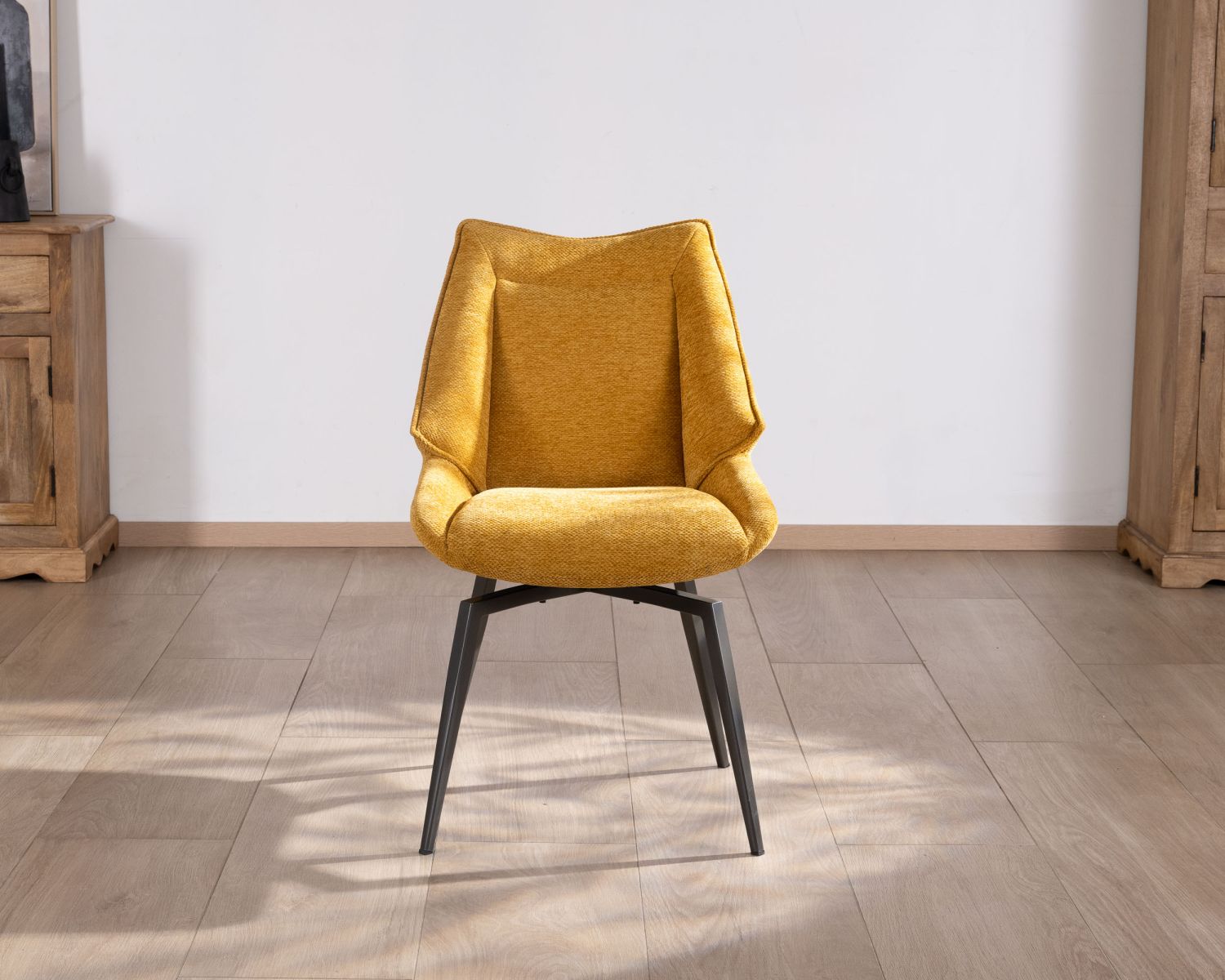 Lote de 2 sillas de comedor de diseño vintage «Niko» con tapizado en color amarillo mostaza