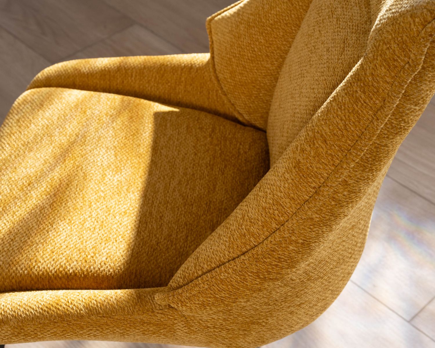 Lote de 2 sillas de comedor de diseño vintage «Niko» con tapizado en color amarillo mostaza