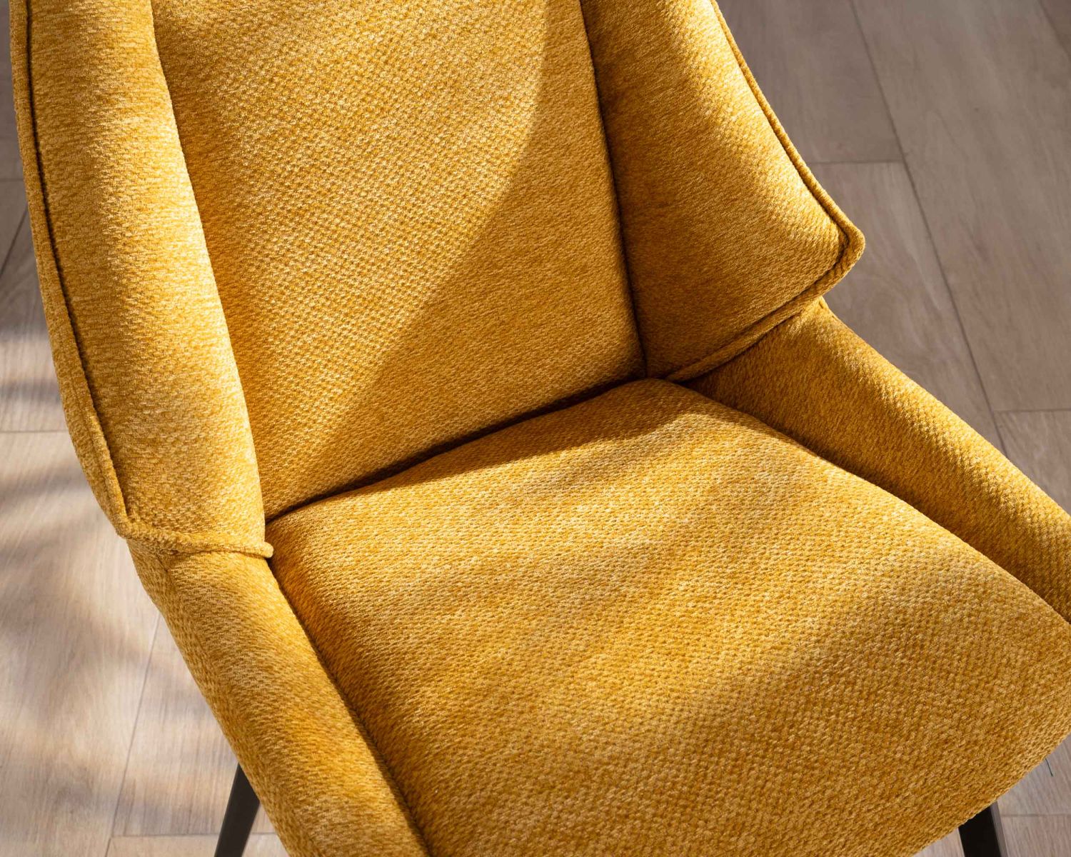 Lote de 2 sillas de comedor de diseño vintage «Niko» con tapizado en color amarillo mostaza