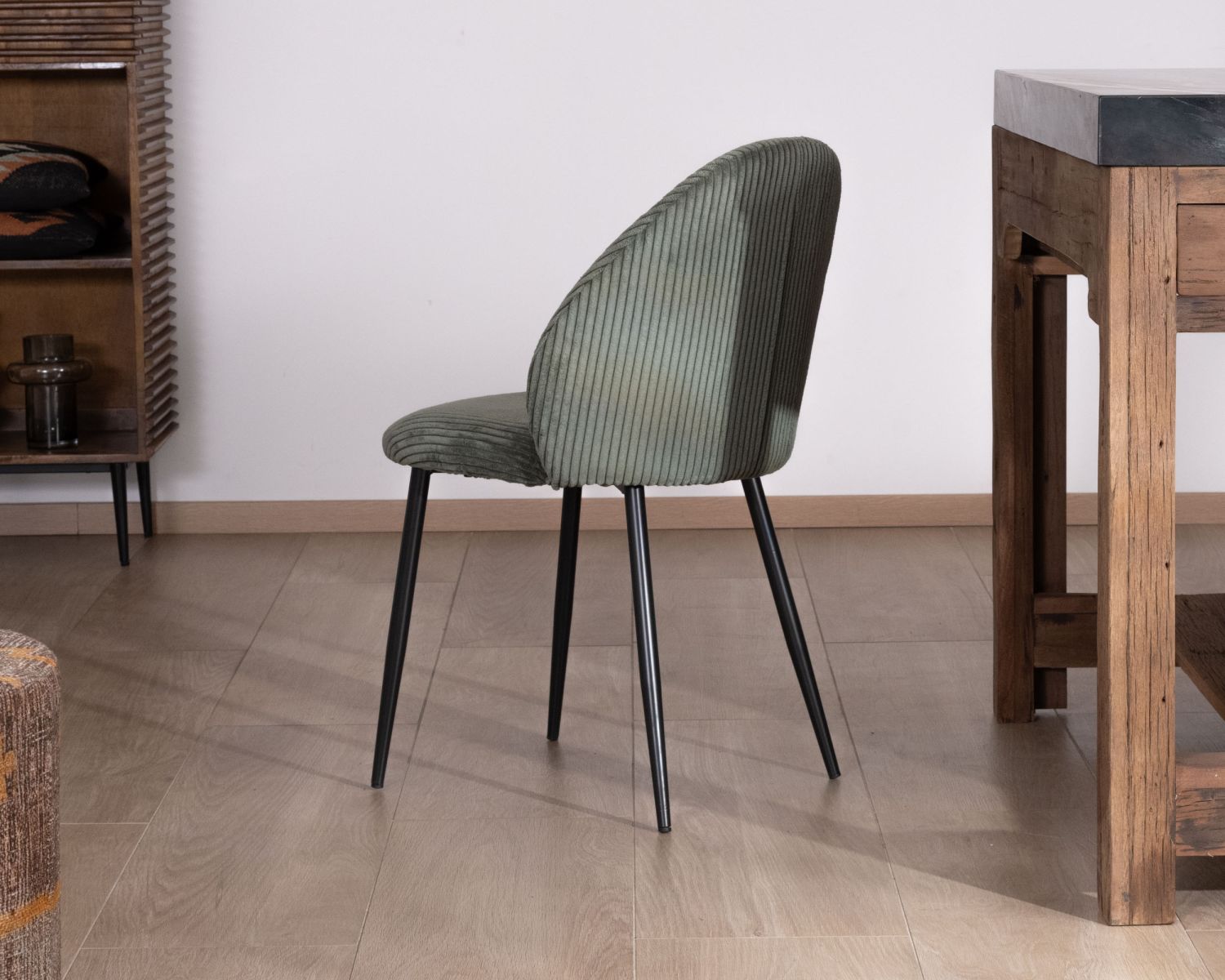 Juego de 4 sillas de comedor de terciopelo verde salvia oscuro «Bellot», de estilo vintage