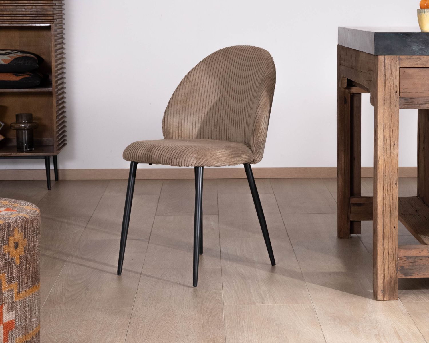 Lote de 4 sillas de comedor de pana color topo, estilo vintage «Bellot» 