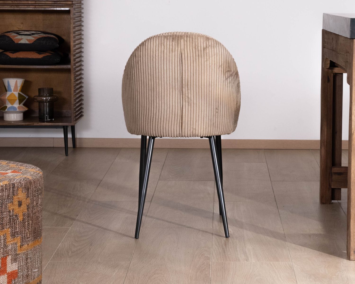 Lote de 4 sillas de comedor de pana color topo, estilo vintage «Bellot» 