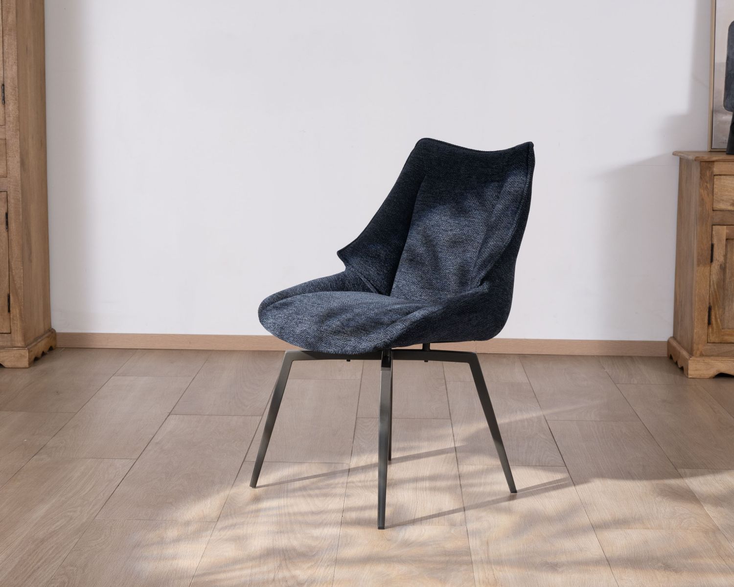 Lote de 2 sillas de comedor de estilo vintage, con tapizado de tela azul oscuro y patas de metal, diseño «Niko»