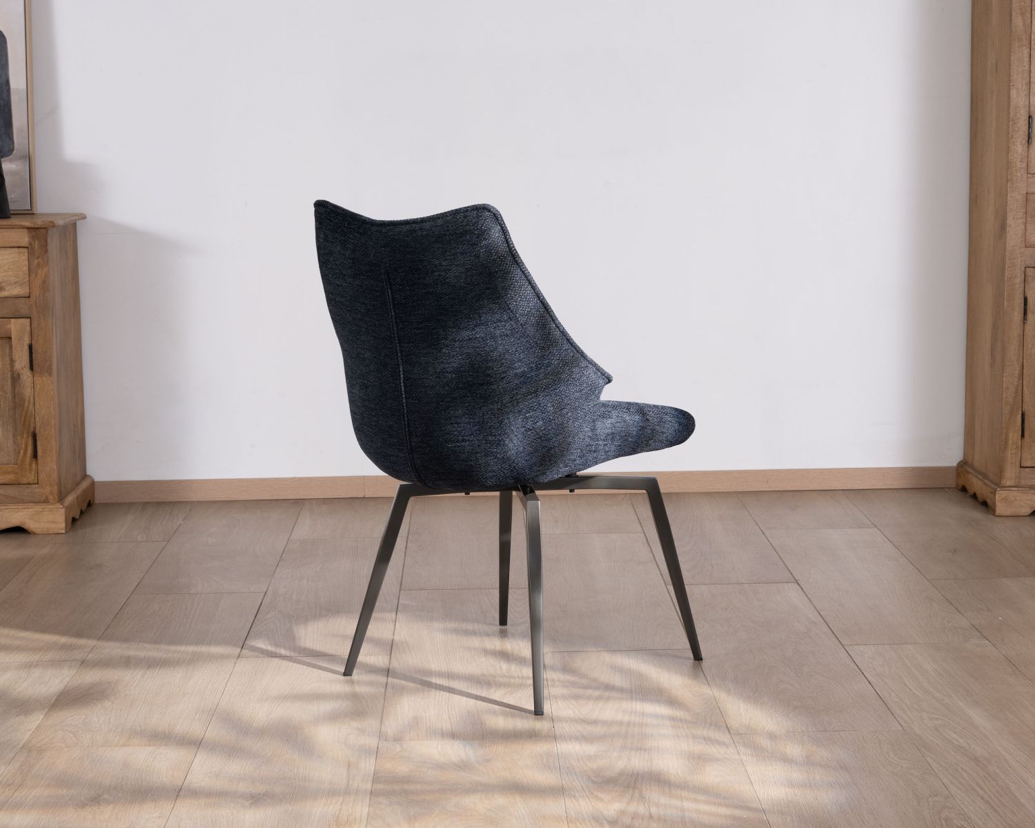 Lote de 2 sillas de comedor de estilo vintage, con tapizado de tela azul oscuro y patas de metal, diseño «Niko»