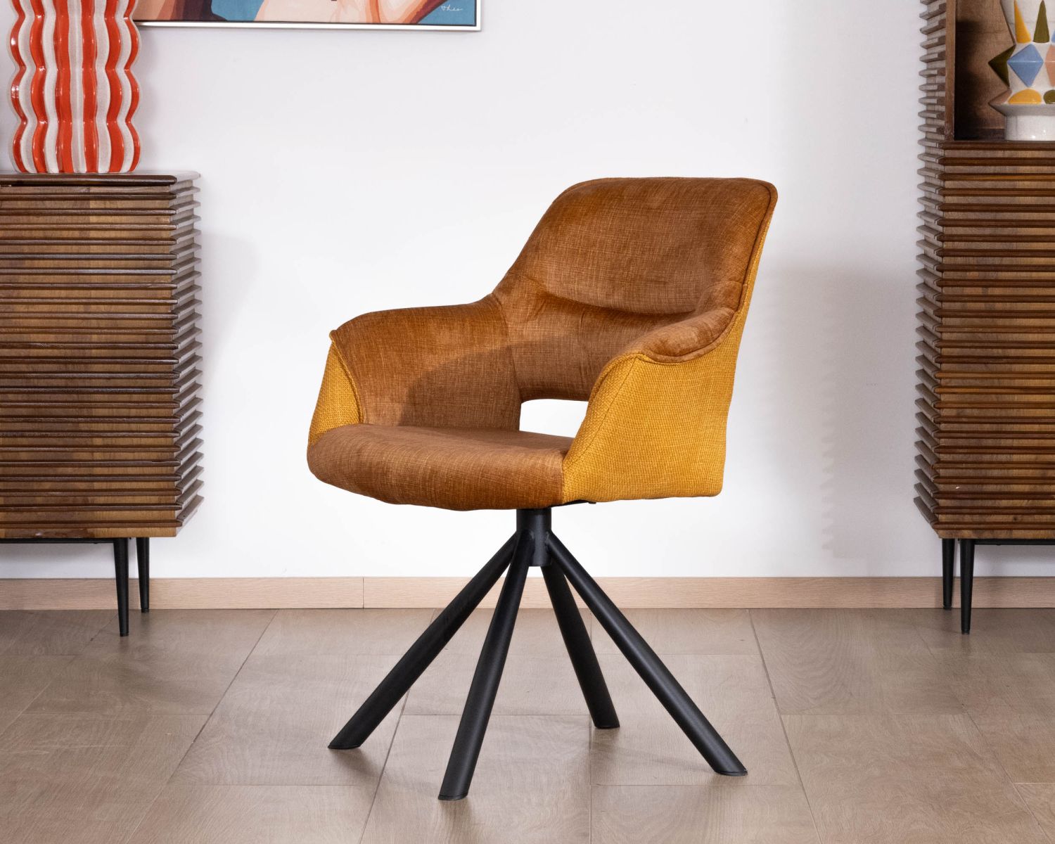 Lote de 2 sillones giratorios y envolventes para comedor, en tejido de doble textura color amarillo mostaza «Chilko»