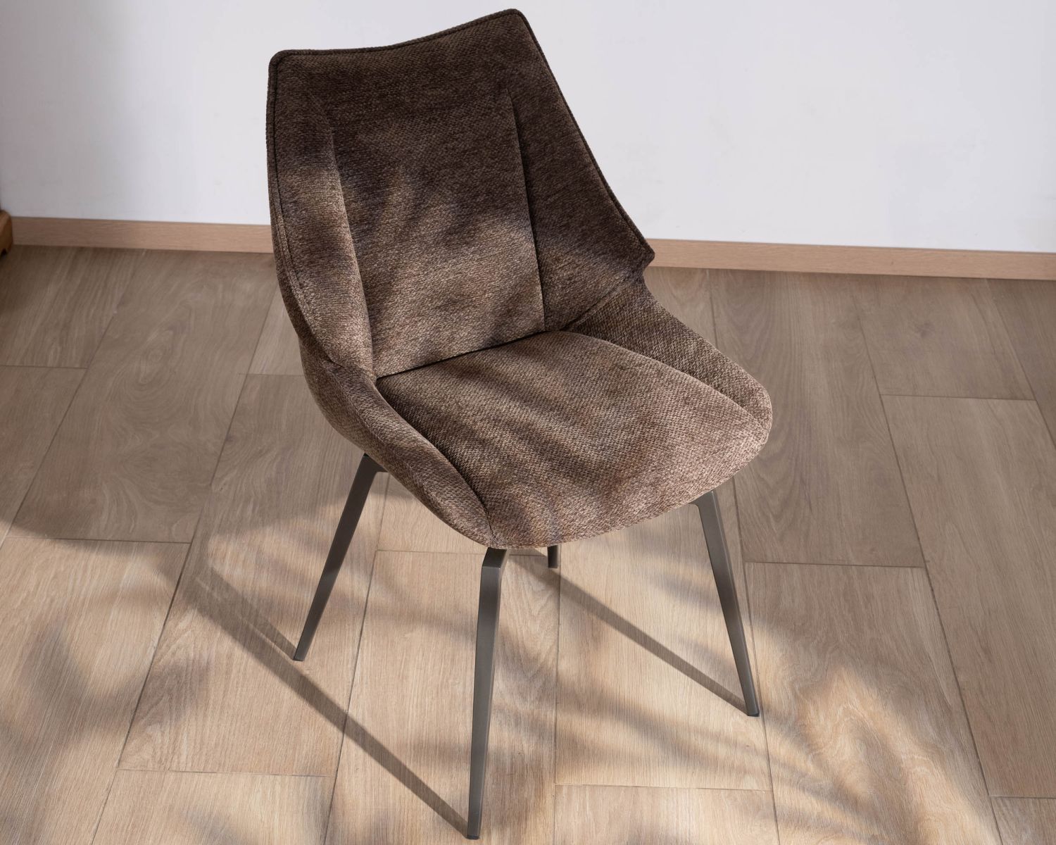 Lote de 2 sillas de comedor color chocolate con patas metálicas, modelo «Niko»