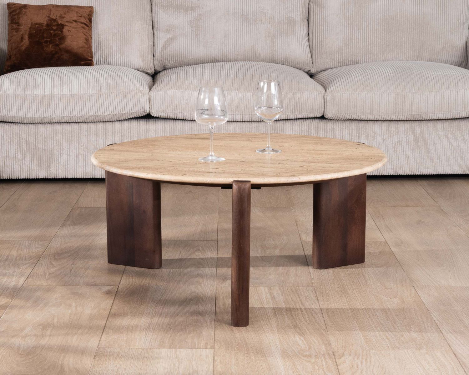Mesa de salón redonda de travertino y madera de mango «Archipel», 90 cm