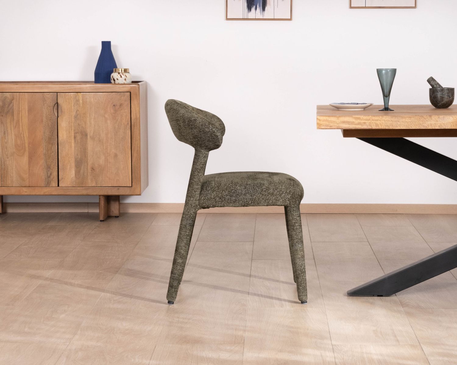 Lote de 2 sillas de comedor de diseño, totalmente tapizadas en tejido de rizo de color caqui «Amarello»