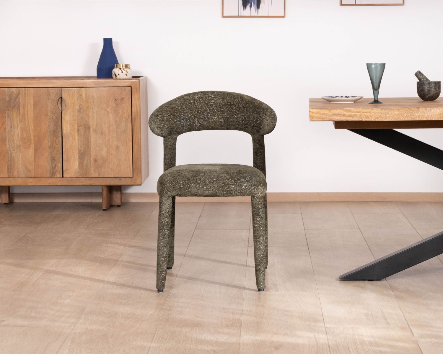 Lote de 2 sillas de comedor de diseño, totalmente tapizadas en tejido de rizo de color caqui «Amarello»