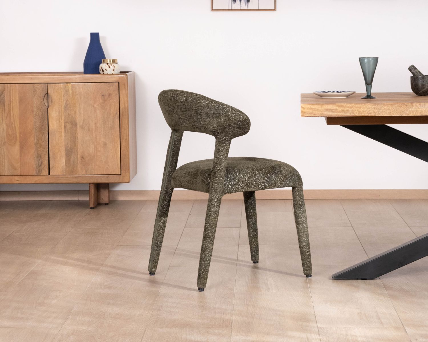 Lote de 2 sillas de comedor de diseño, totalmente tapizadas en tejido de rizo de color caqui «Amarello»