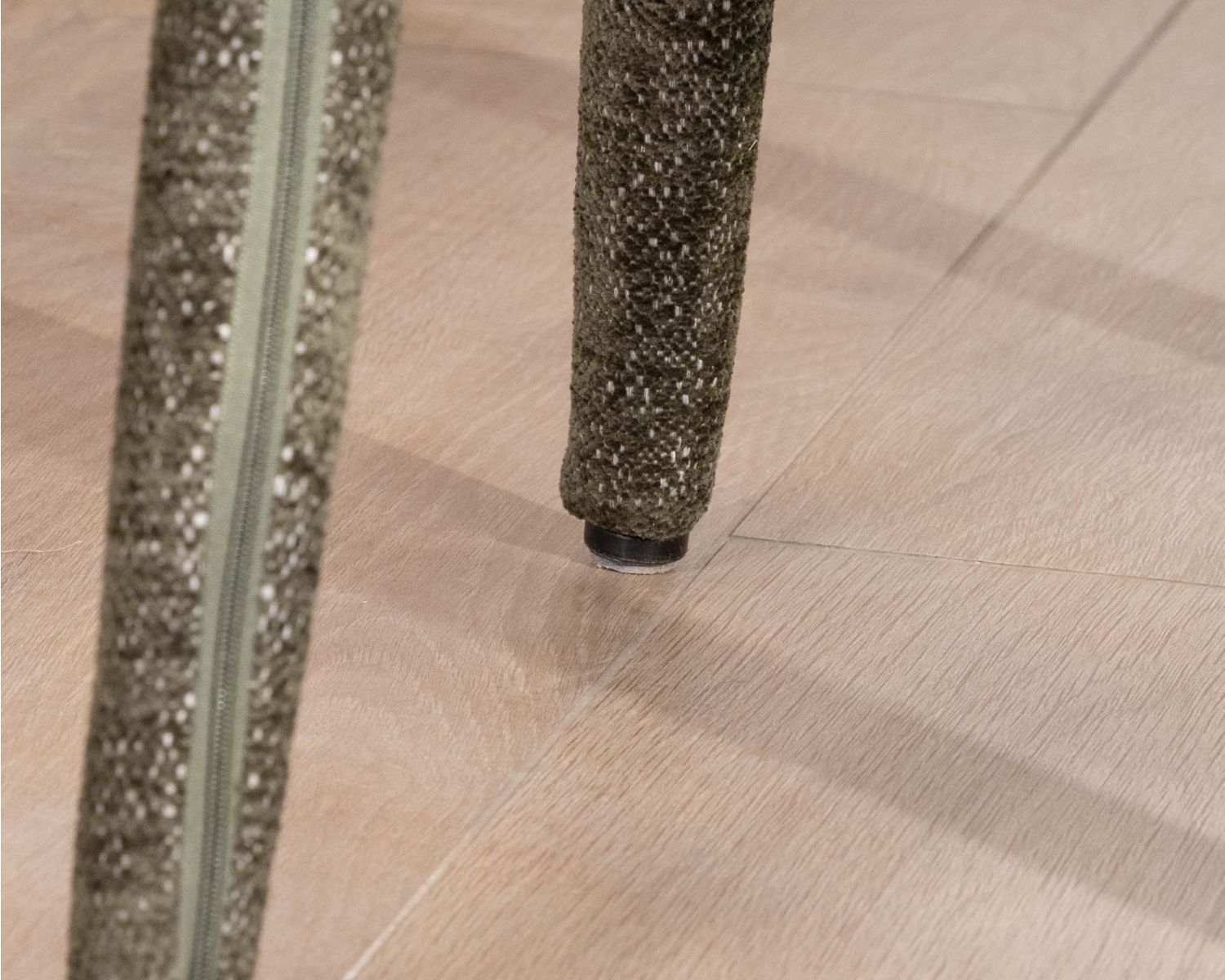 Lote de 2 sillas de comedor de diseño, totalmente tapizadas en tejido de rizo de color caqui «Amarello»
