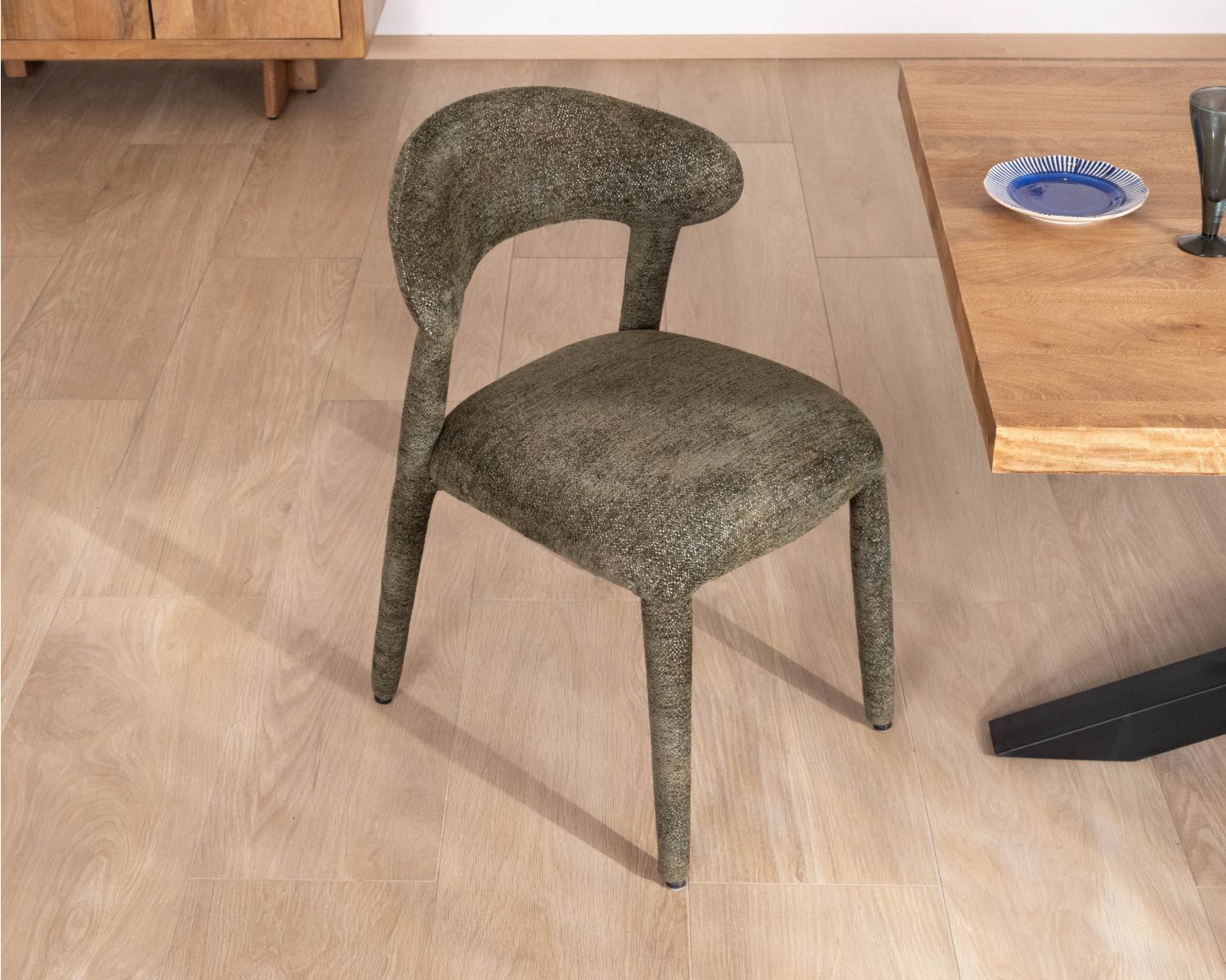 Lote de 2 sillas de comedor de diseño, totalmente tapizadas en tejido de rizo de color caqui «Amarello»