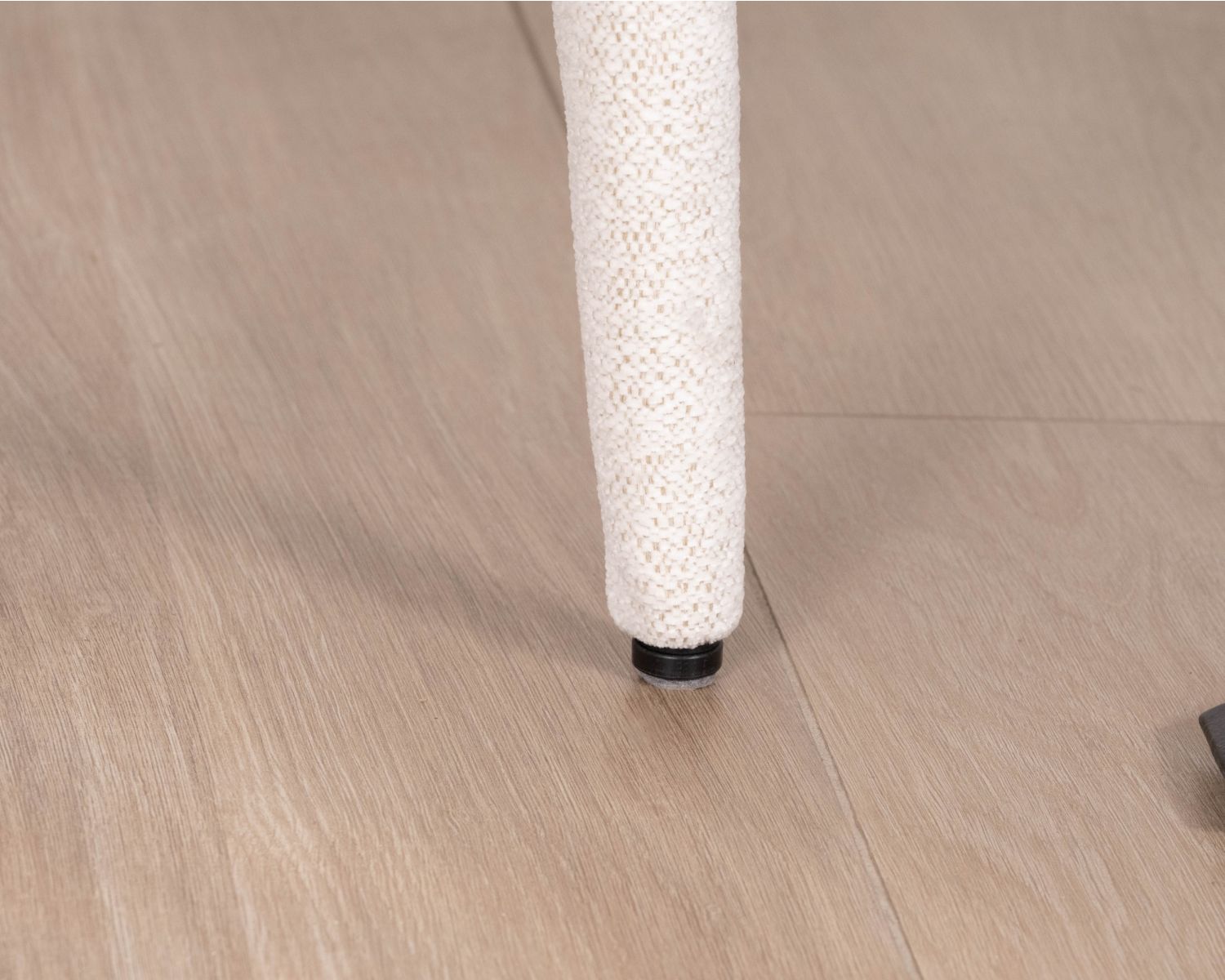 Lote de 2 sillas de diseño y cómodas, en tejido bouclé blanco «Amarello»