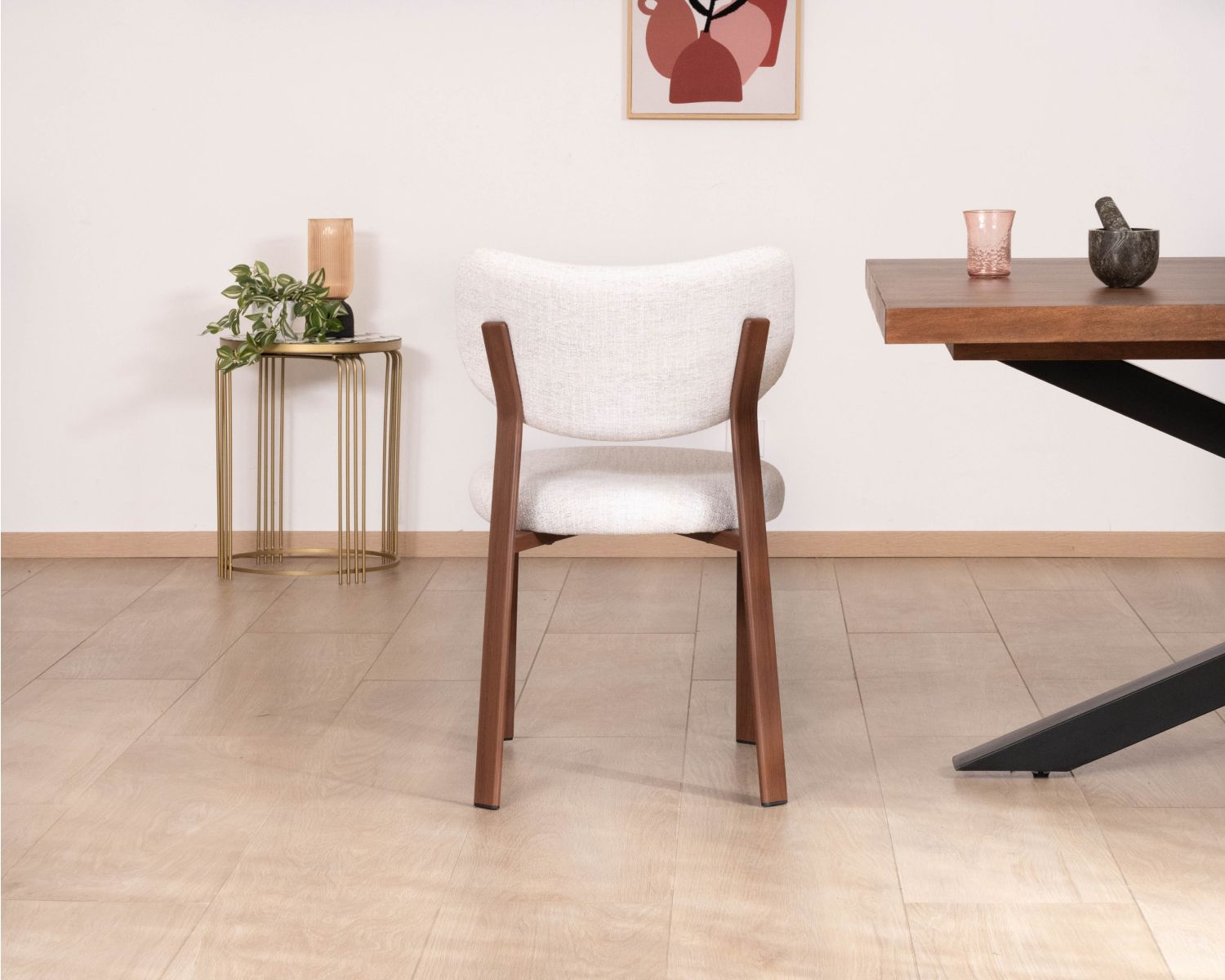 Lote de 2 sillas de comedor apilables de estilo retro, en tejido de trama blanca «Staccato», con patas de aspecto de madera oscura