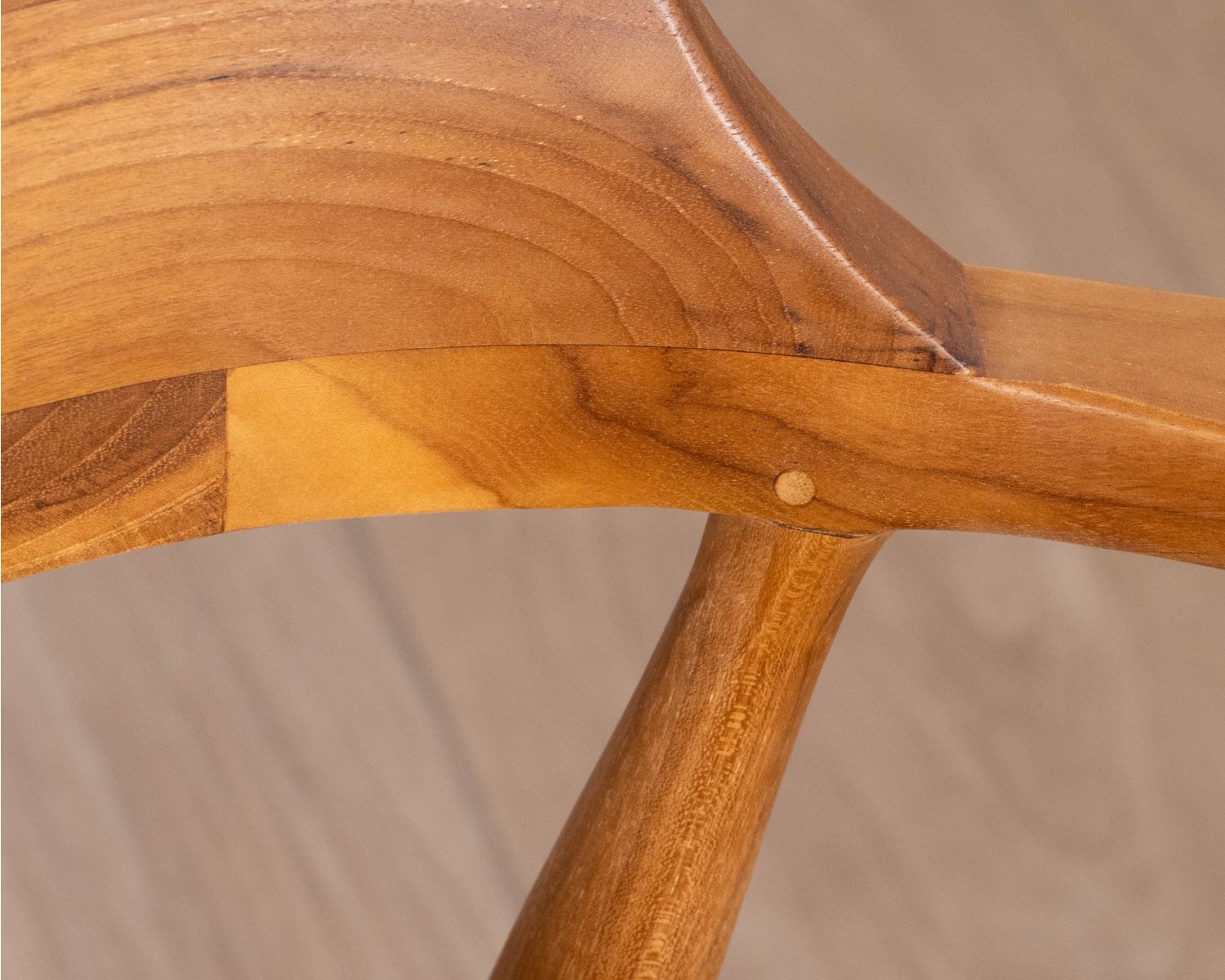 Lote de 2 sillas de comedor de diseño retro «Vicenza» de teca maciza