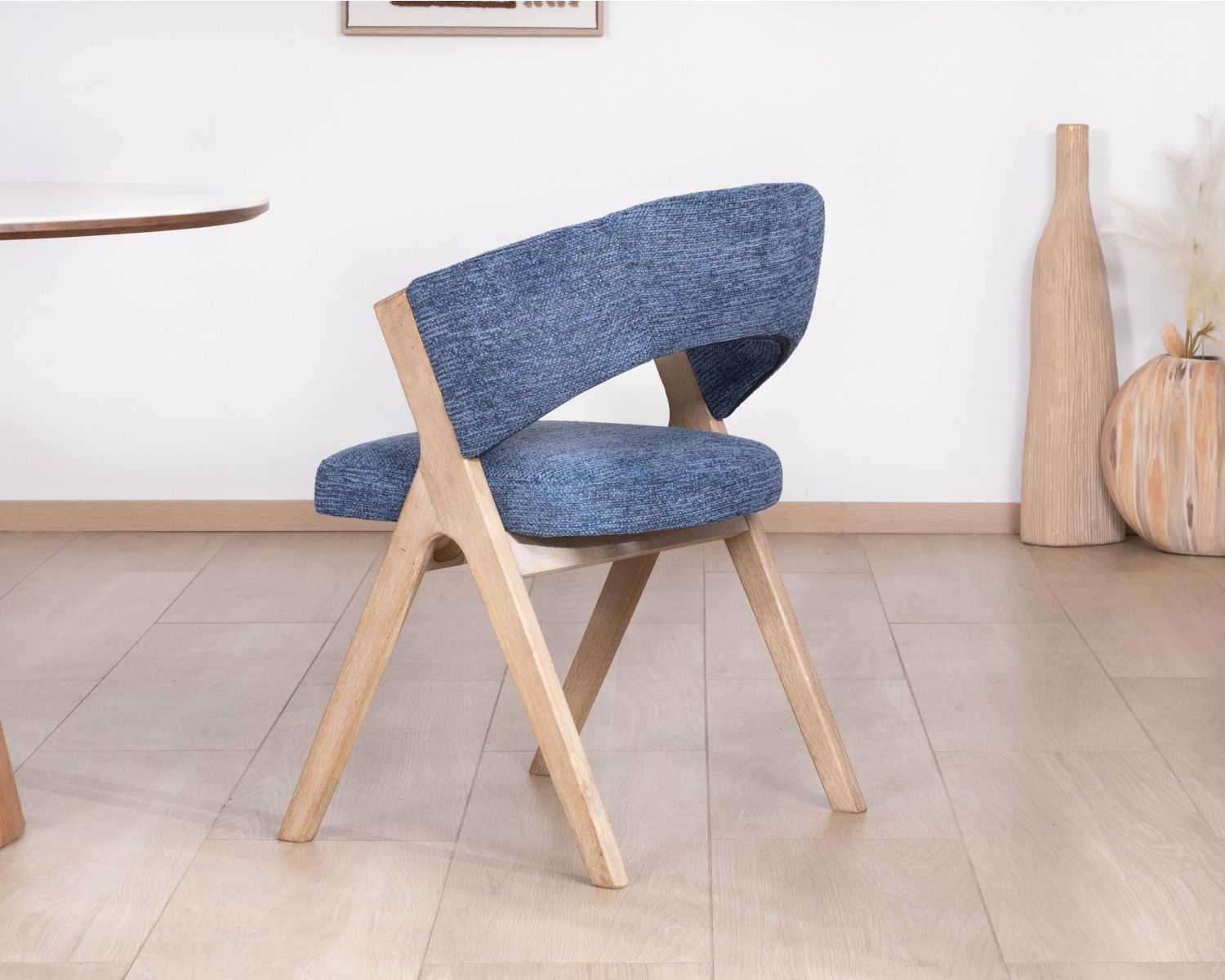 Juego de 2 sillas de comedor contemporáneas de color azul noche «Kyara» con patas en forma de boomerang de madera de caucho