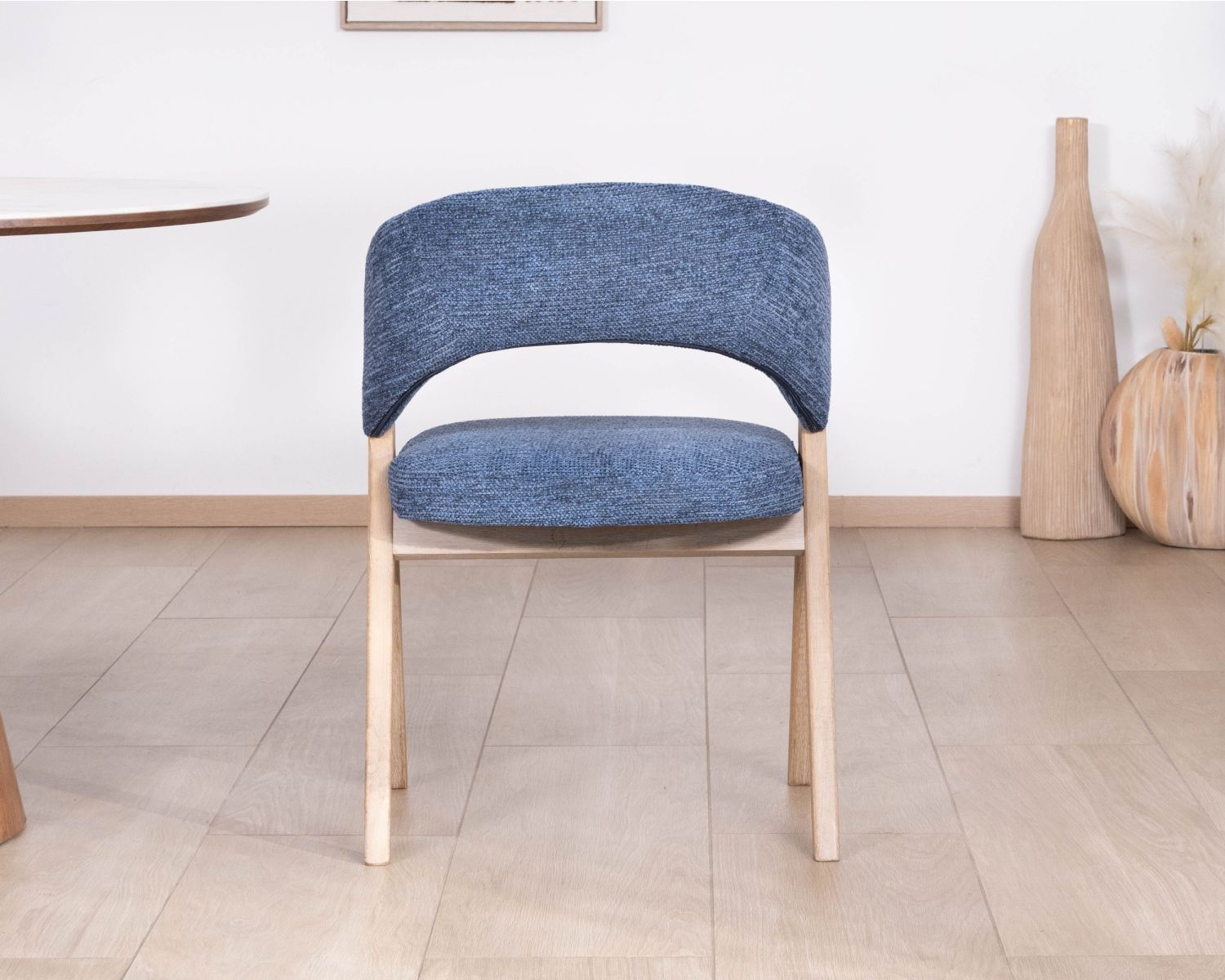 Juego de 2 sillas de comedor contemporáneas de color azul noche «Kyara» con patas en forma de boomerang de madera de caucho