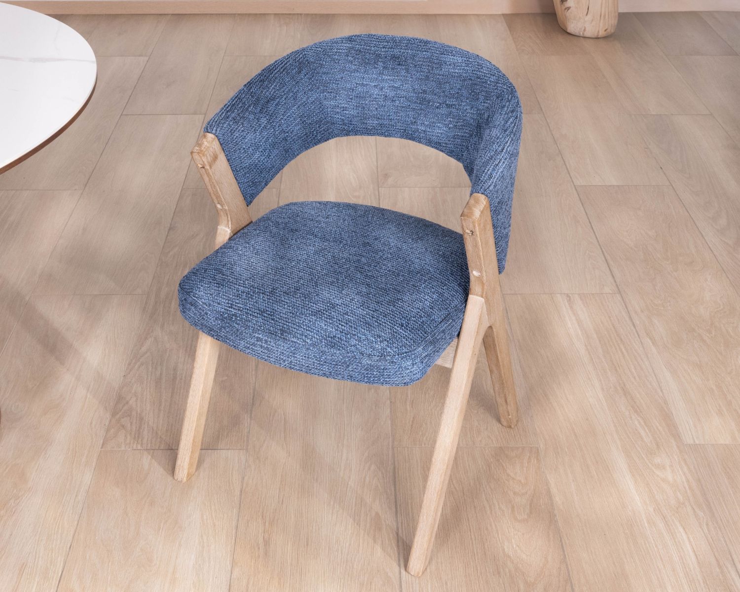 Juego de 2 sillas de comedor contemporáneas de color azul noche «Kyara» con patas en forma de boomerang de madera de caucho