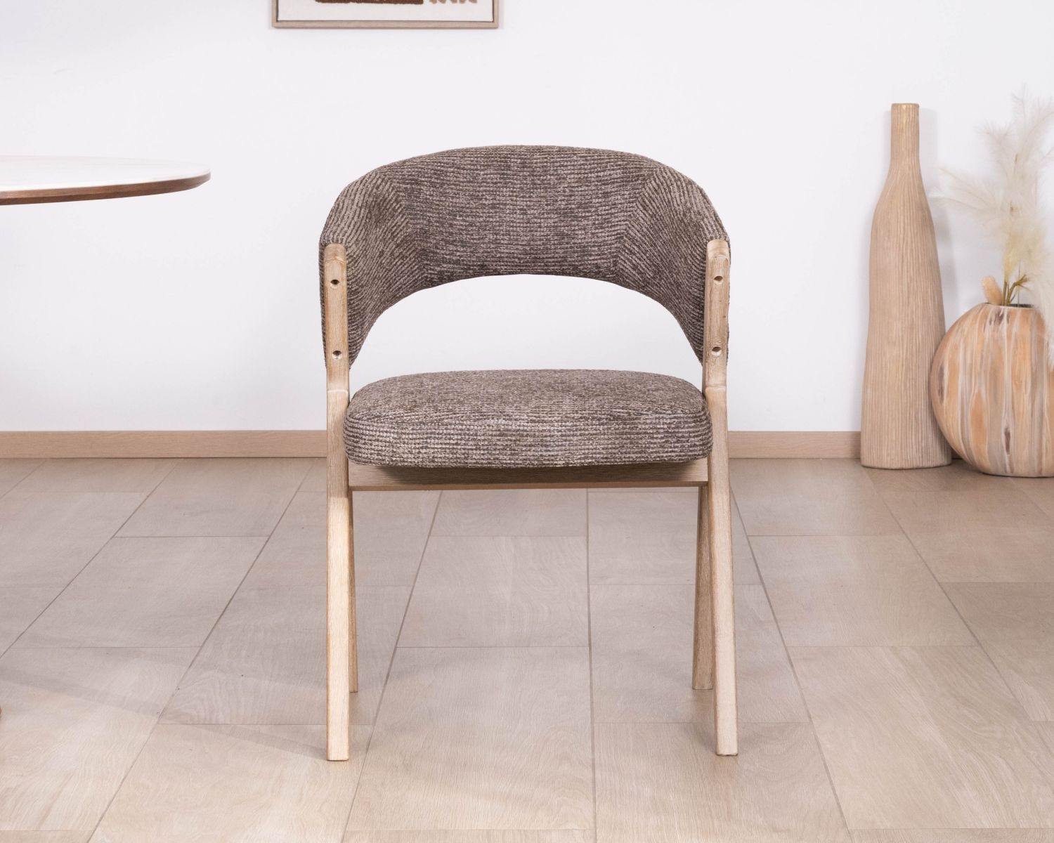 Lote de 2 sillas de comedor de diseño «Kyara» en tela marrón moka y madera de caucho