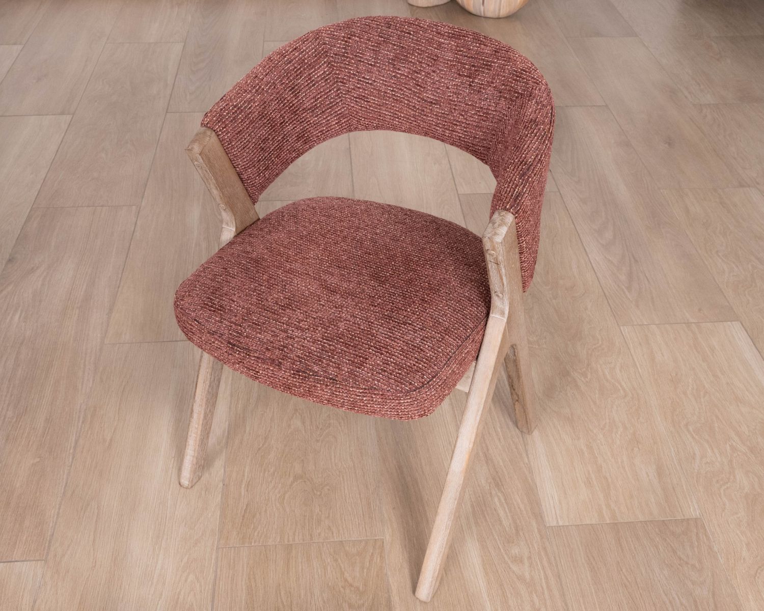 Lote de 2 sillas de comedor color tierra de Siena «Kyara», de estilo retro-contemporáneo