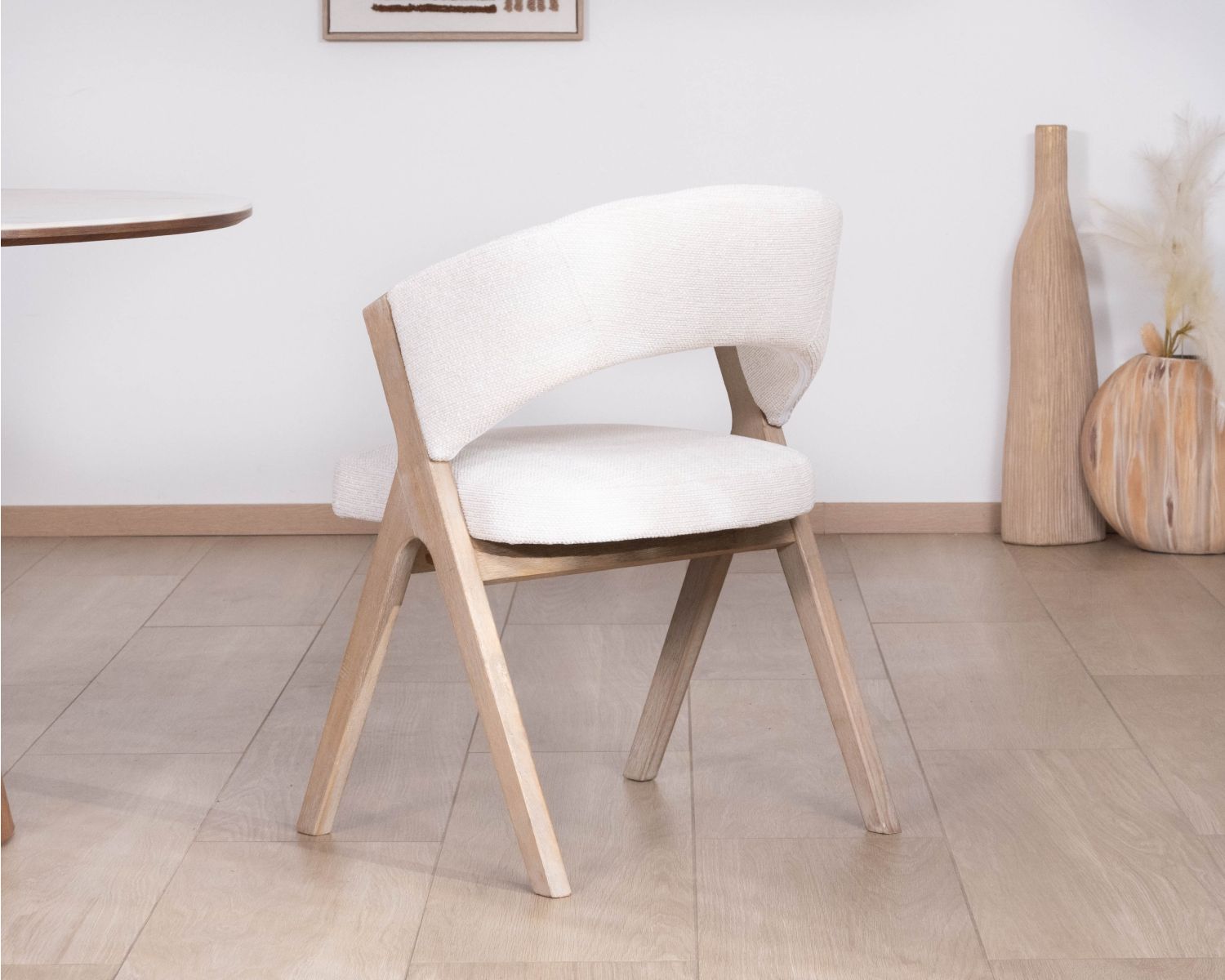 Juego de 2 sillas de comedor de estilo «japandi» «Kyara», en tela cruda natural y madera de caucho