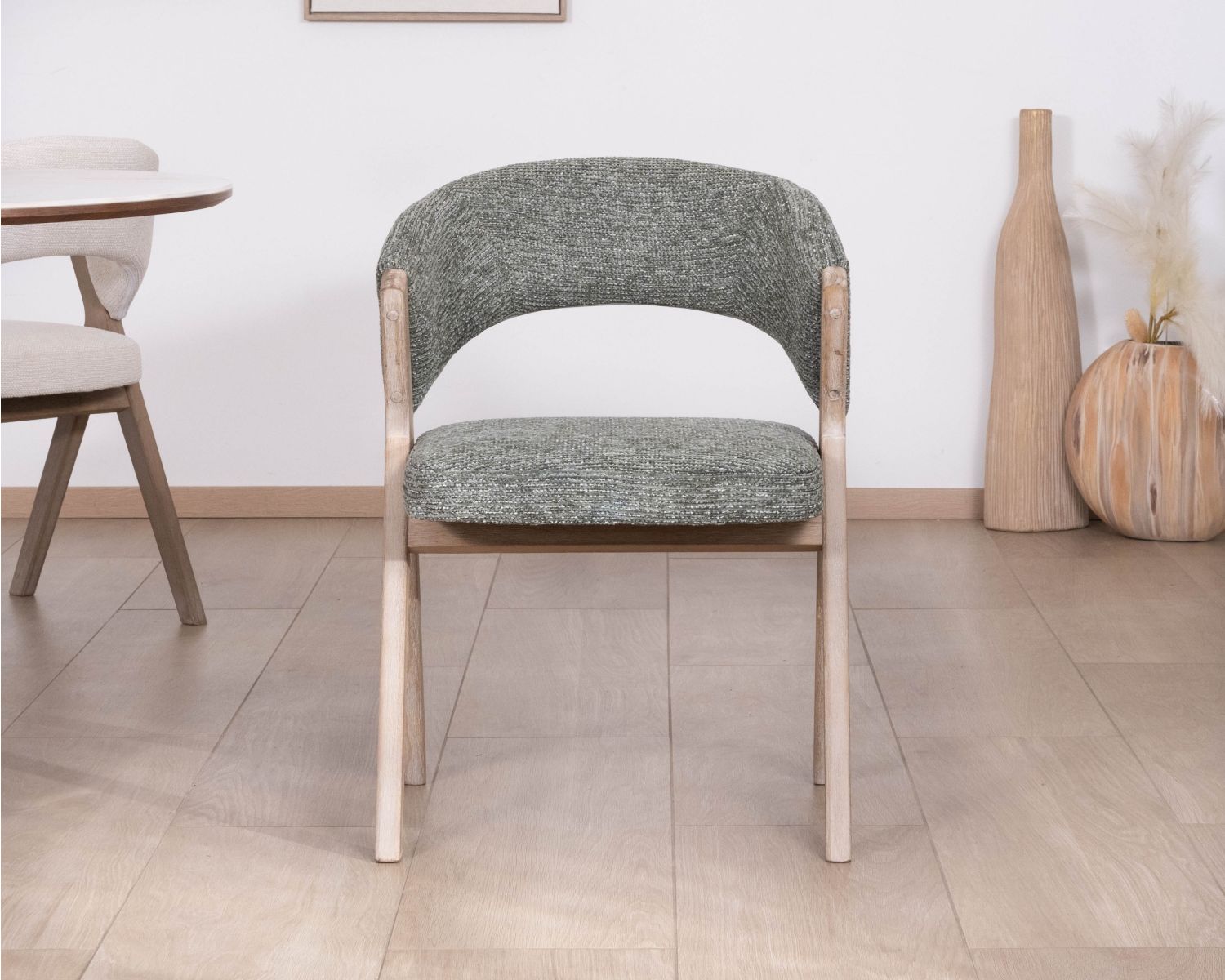 Juego de 2 sillas de comedor de estilo retro en color verde salvia «Kyara», de madera de caucho