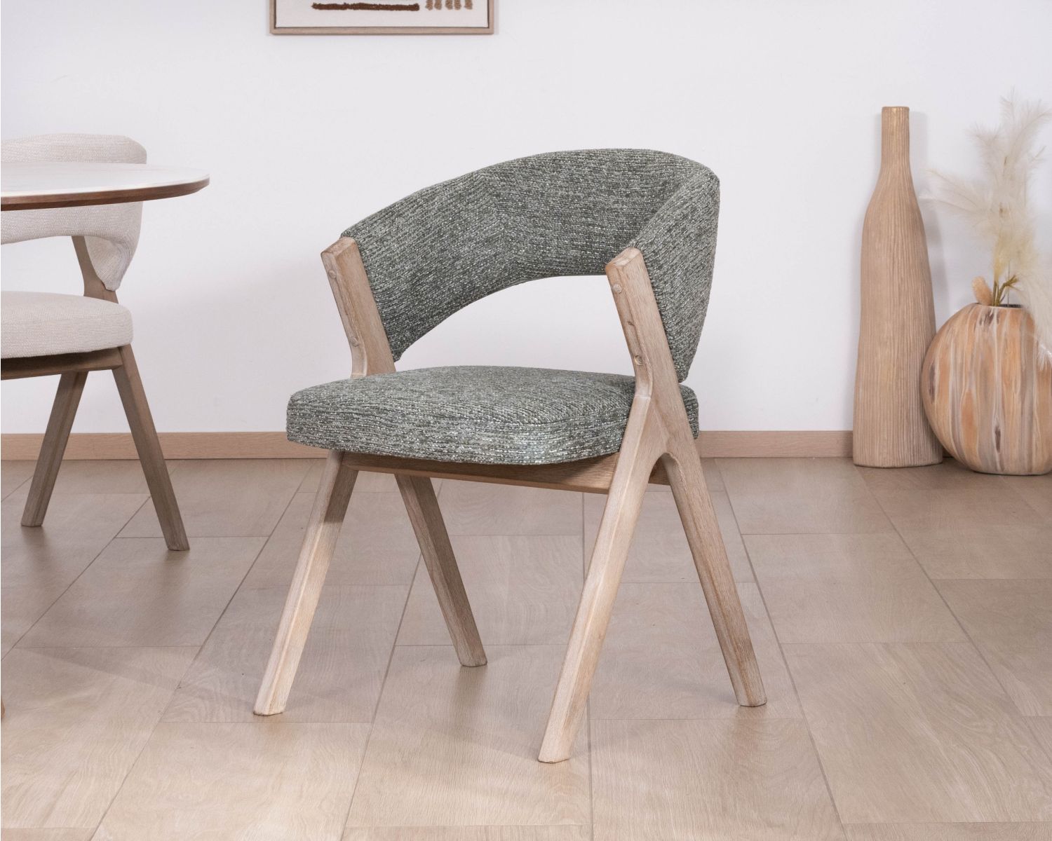 Juego de 2 sillas de comedor de estilo retro en color verde salvia «Kyara», de madera de caucho