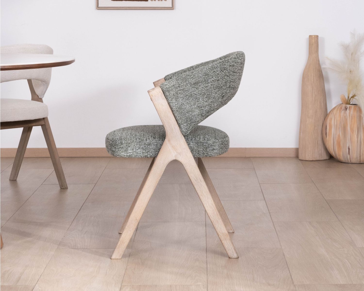 Juego de 2 sillas de comedor de estilo retro en color verde salvia «Kyara», de madera de caucho
