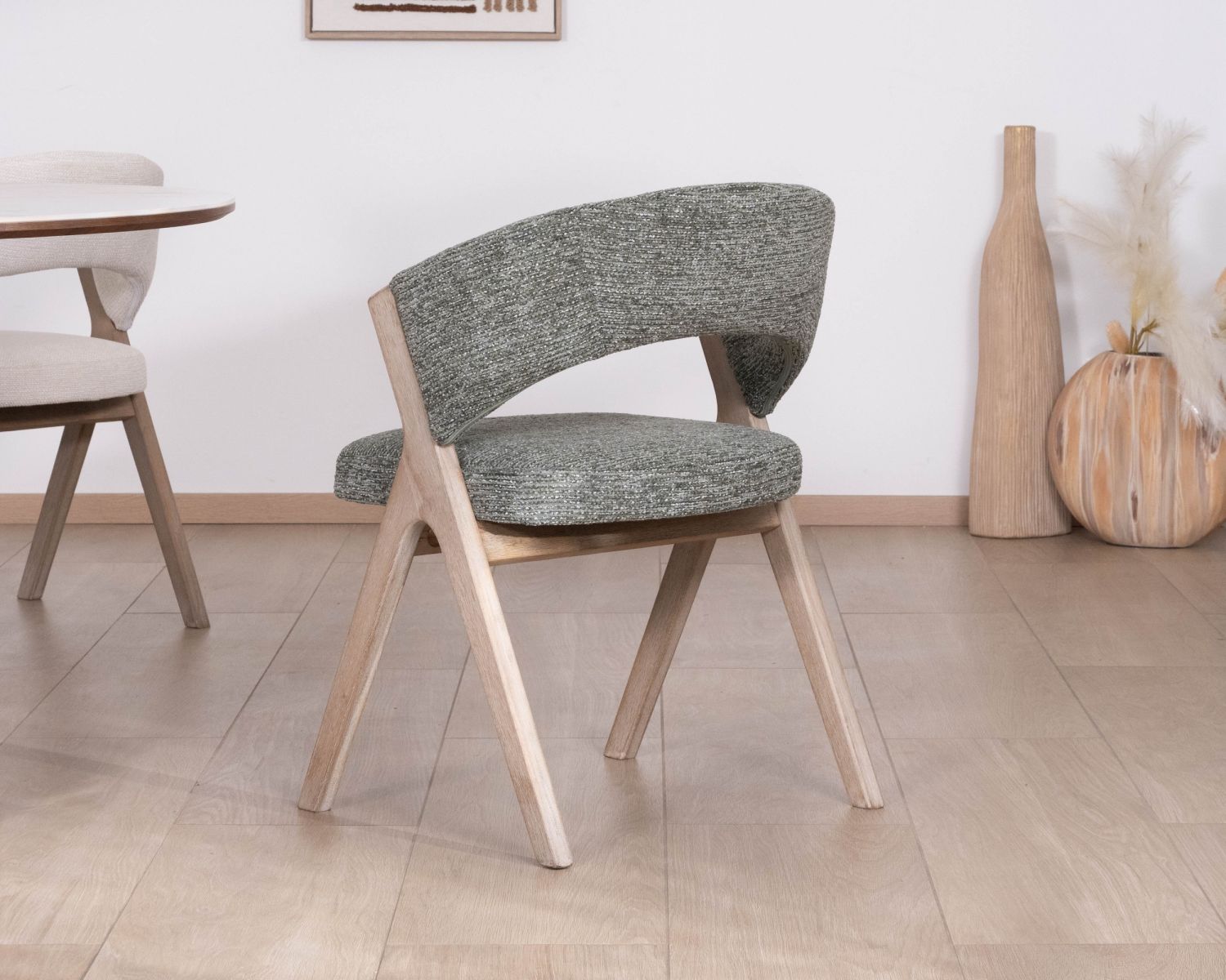 Juego de 2 sillas de comedor de estilo retro en color verde salvia «Kyara», de madera de caucho