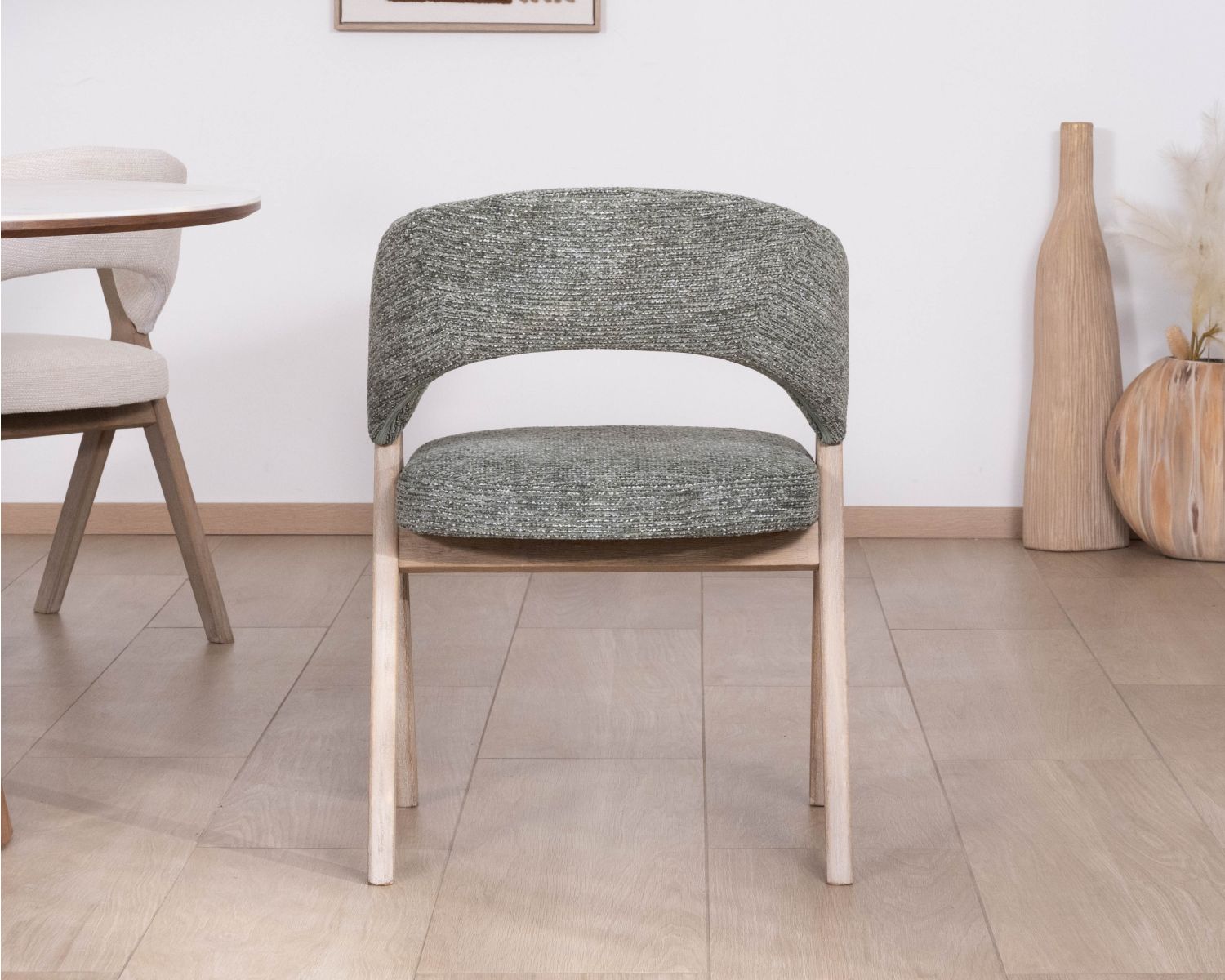 Juego de 2 sillas de comedor de estilo retro en color verde salvia «Kyara», de madera de caucho