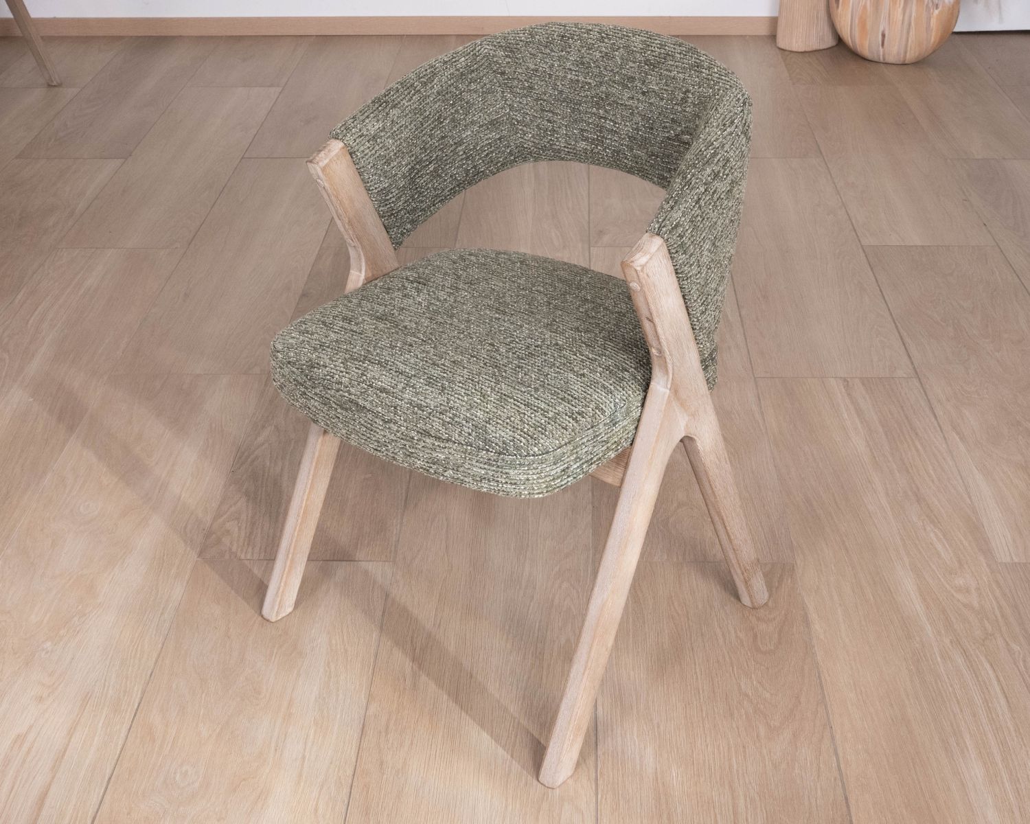 Juego de 2 sillas de comedor de estilo retro en color verde salvia «Kyara», de madera de caucho