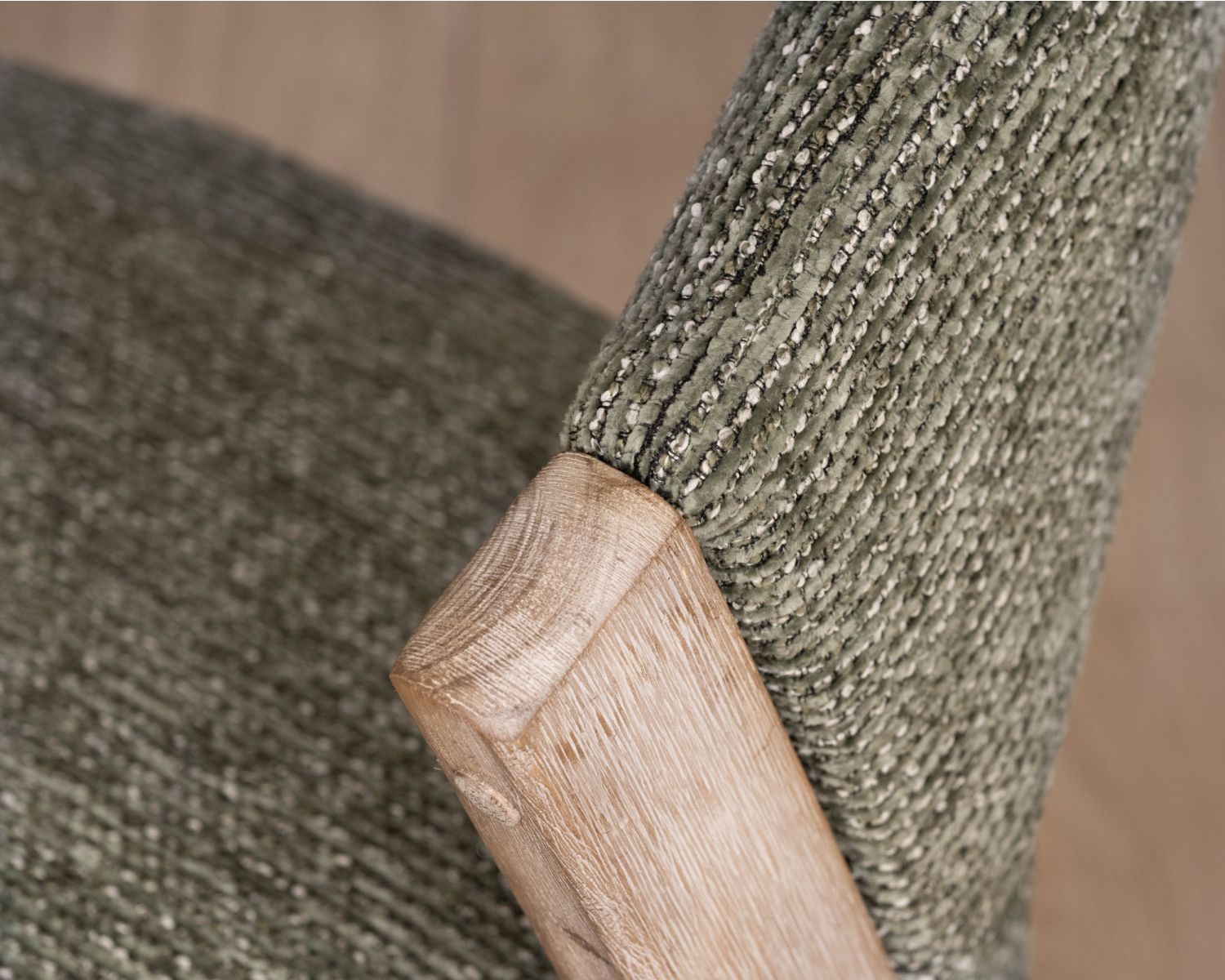 Juego de 2 sillas de comedor de estilo retro en color verde salvia «Kyara», de madera de caucho