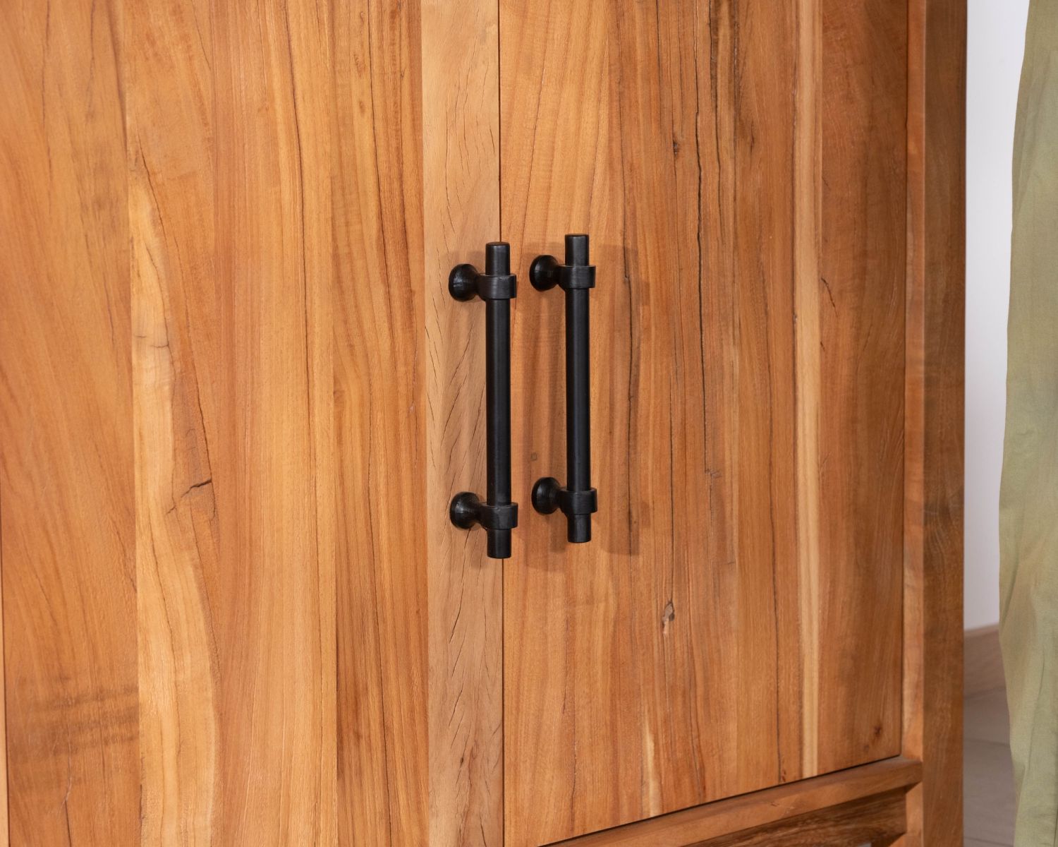 Aparador bajo de 4 puertas y 180 cm, fabricado en madera reciclada «Mokal», con estilo rústico