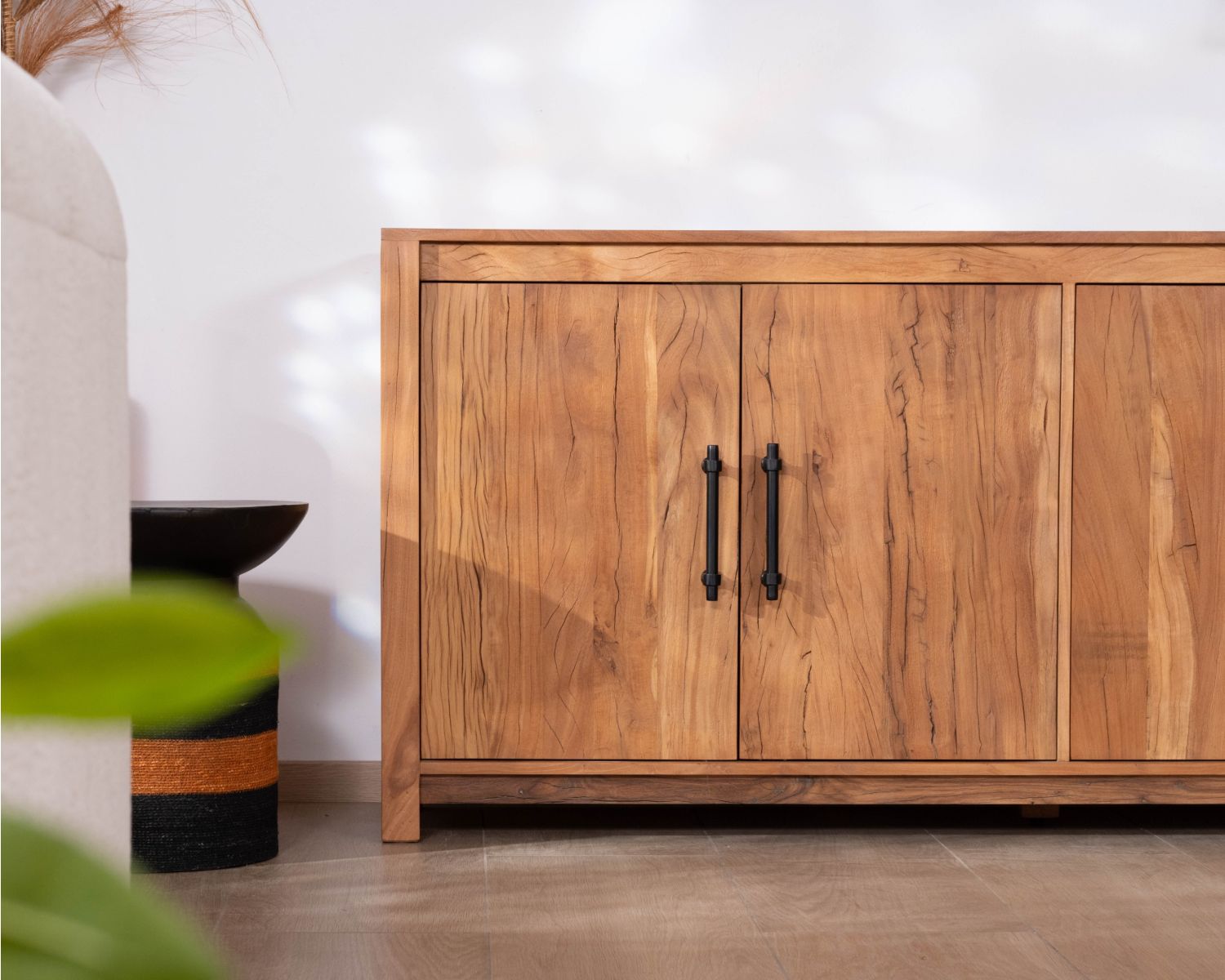 Aparador bajo de 4 puertas y 180 cm, fabricado en madera reciclada «Mokal», con estilo rústico