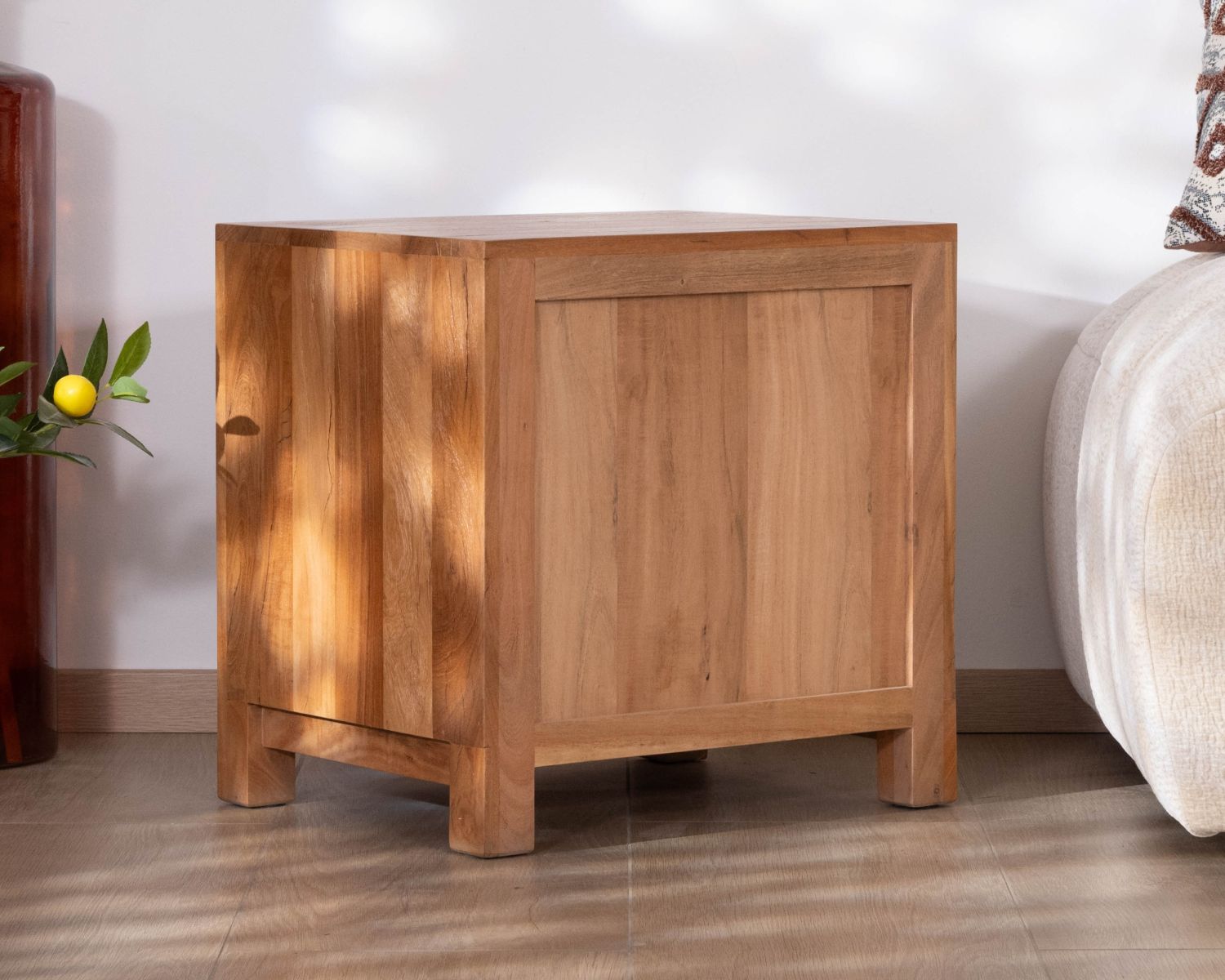 Mesita de noche de madera reciclada con estilo rústico «Mokal»