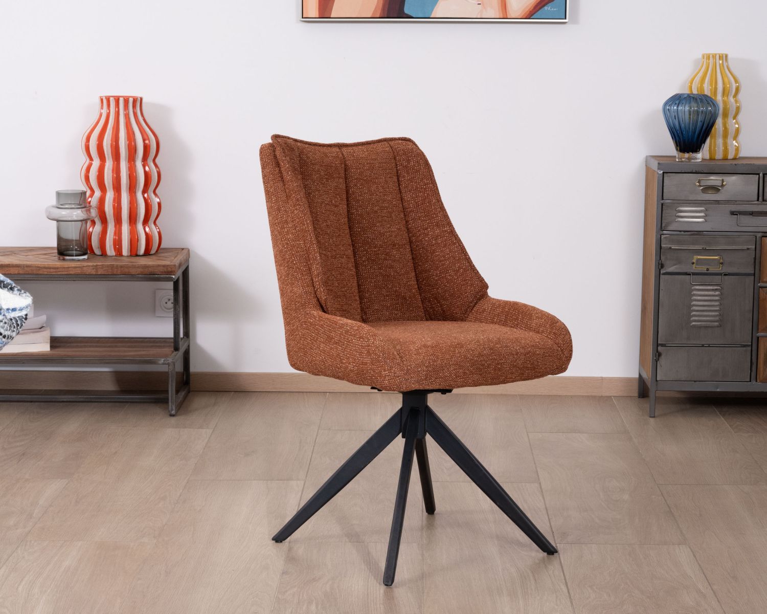Lote de 2 sillas contemporáneas de tela color terracota «Webber» con base giratoria negra