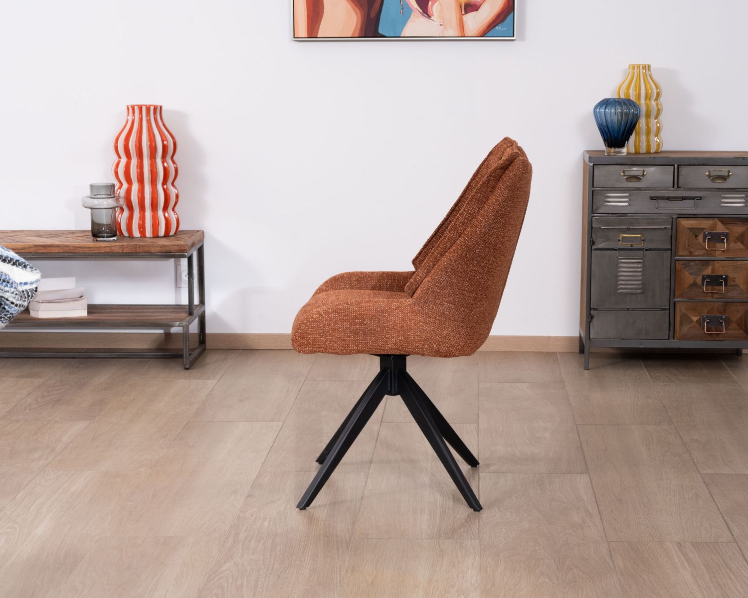 Lote de 2 sillas contemporáneas de tela color terracota «Webber» con base giratoria negra