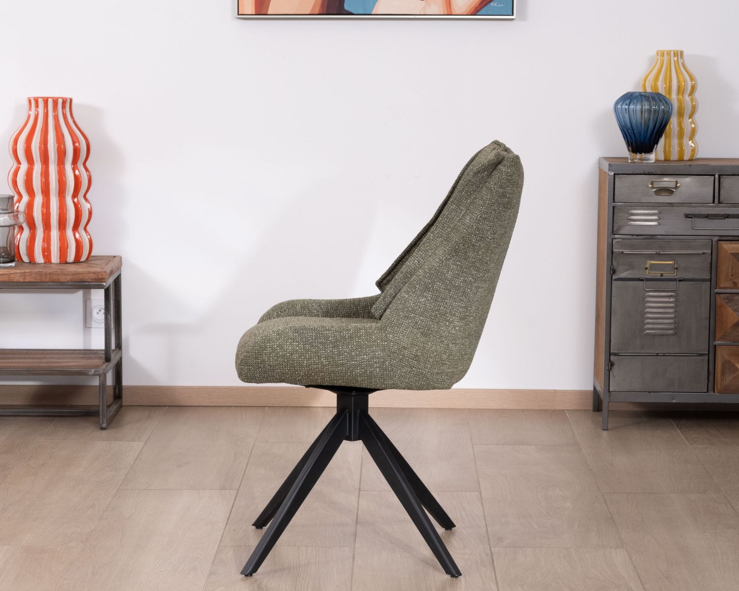 Lote de 2 sillas de comedor de diseño contemporáneo en tela verde «Webber» con base giratoria de metal negro