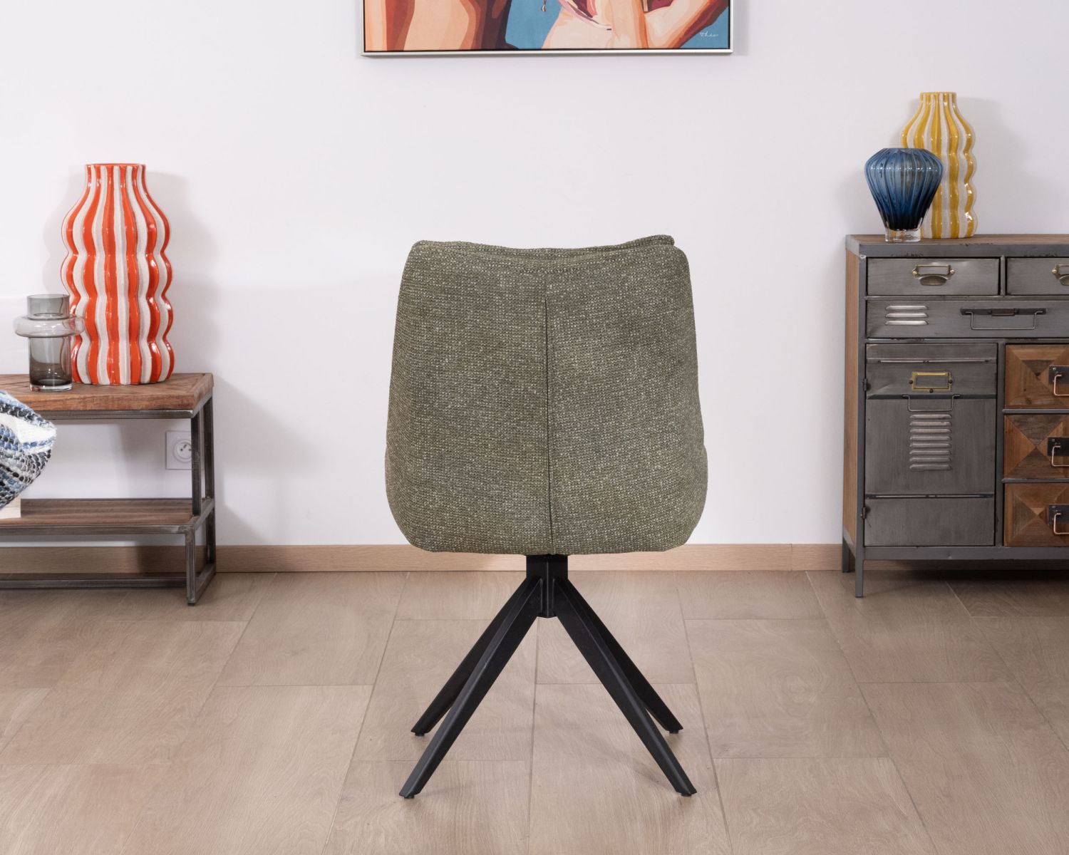 Lote de 2 sillas de comedor de diseño contemporáneo en tela verde «Webber» con base giratoria de metal negro