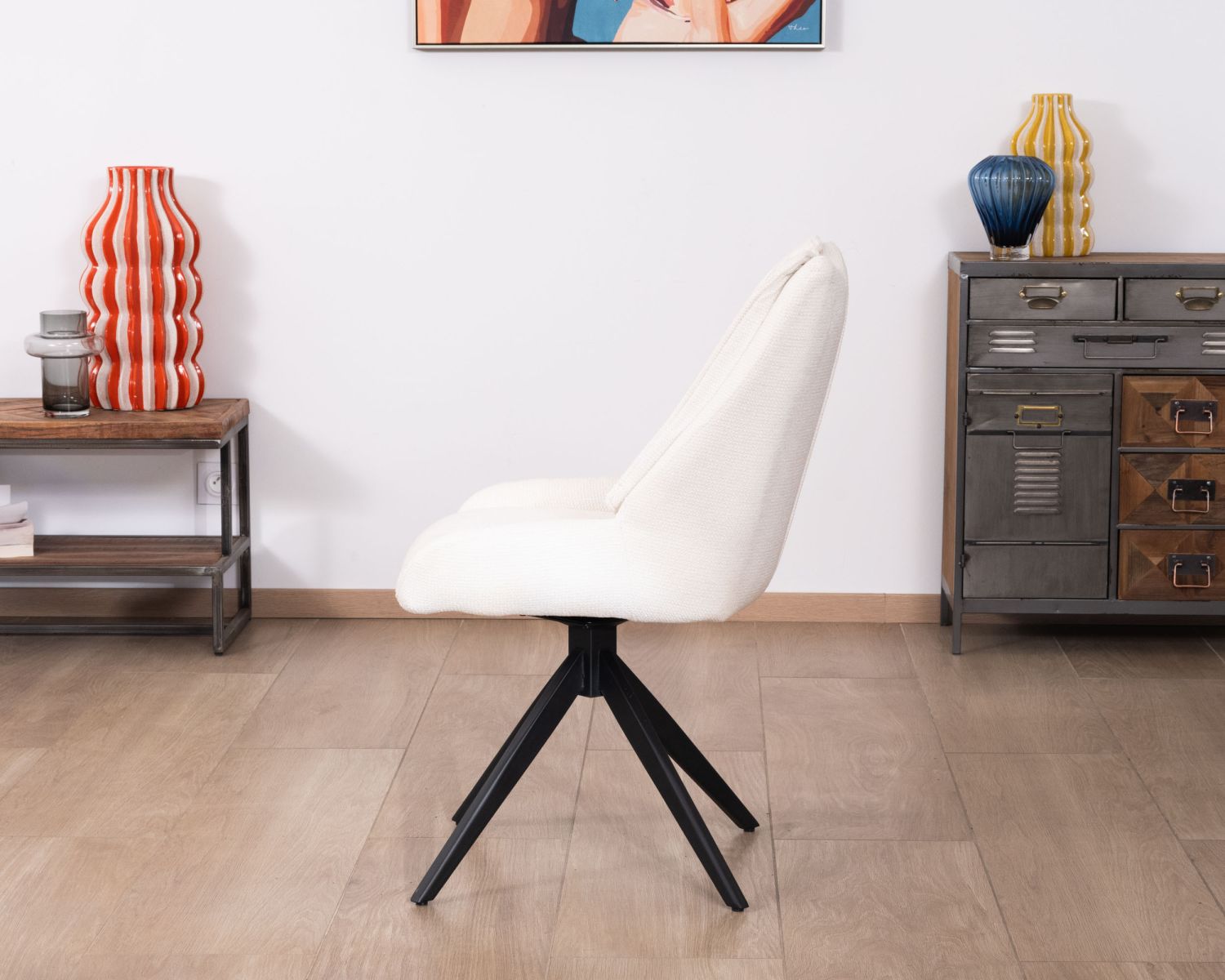 Lote de 2 sillas de comedor de tela blanca y pata giratoria de metal «Webber»