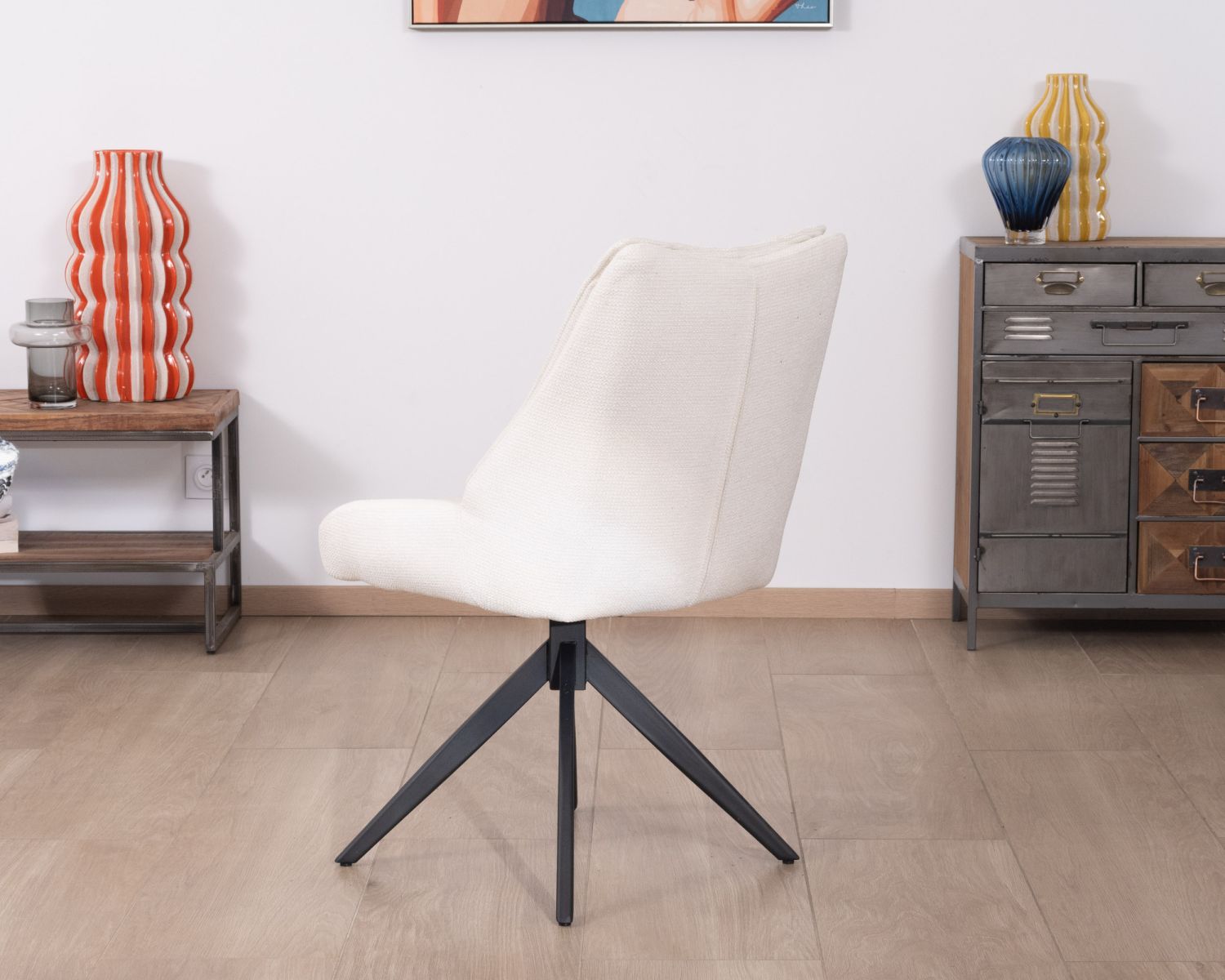 Lote de 2 sillas de comedor de tela blanca y pata giratoria de metal «Webber»
