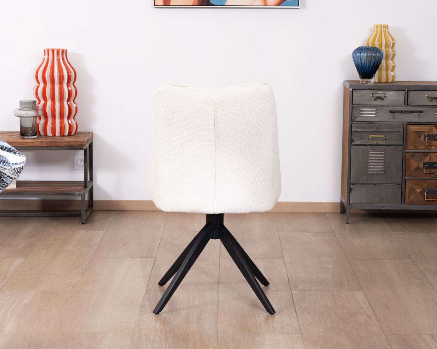 Lote de 2 sillas de comedor de tela blanca y pata giratoria de metal «Webber»