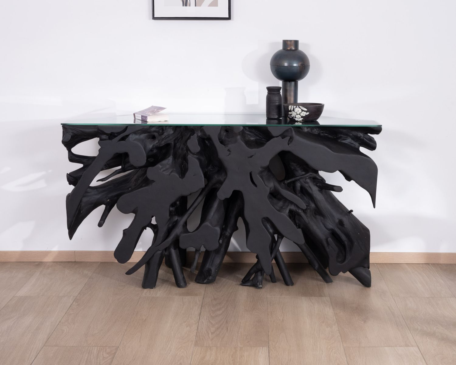 Consola de 150 cm de raíz de teca teñida de negro con tablero de cristal «Jungle»