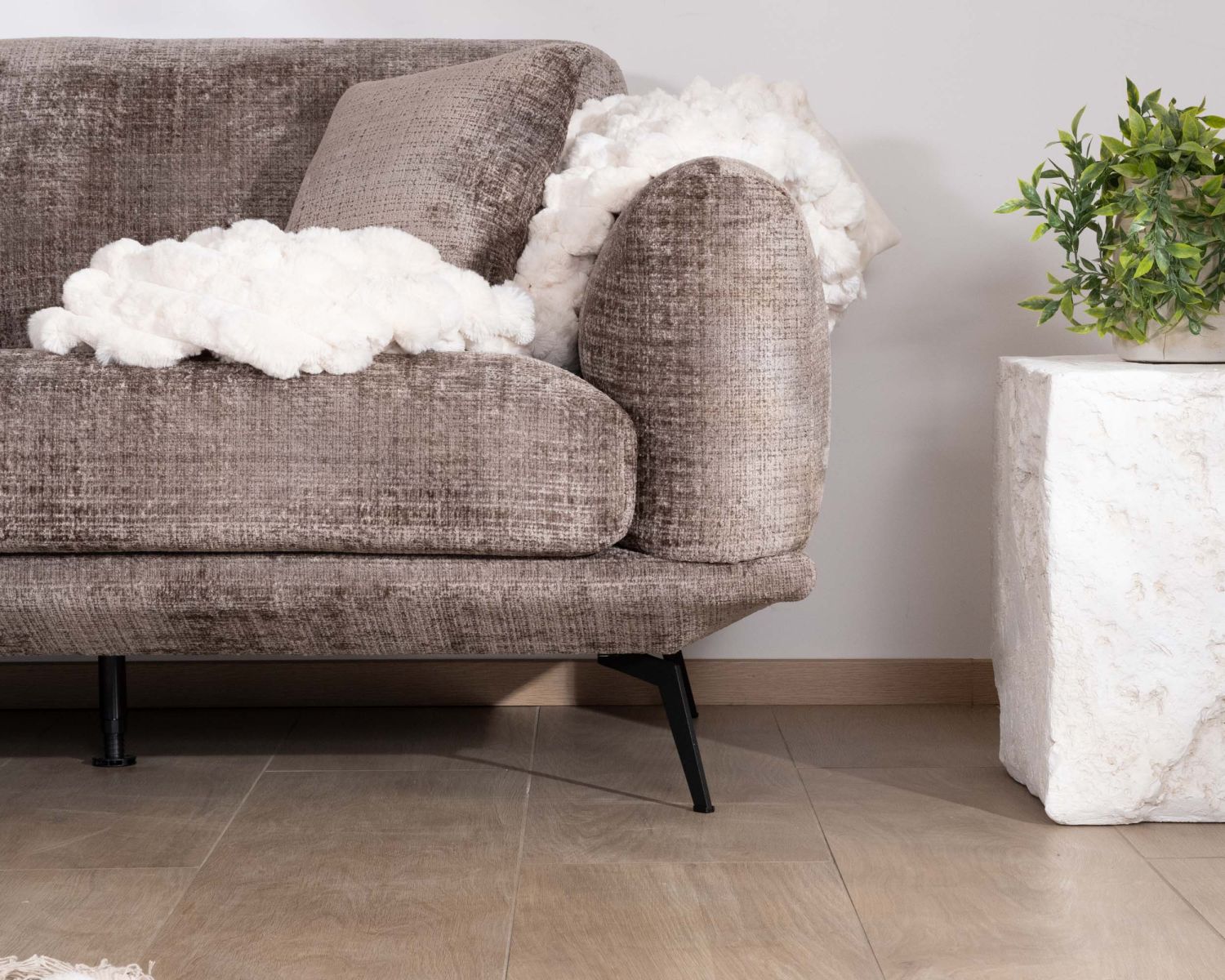 Sofá de 3 plazas de estilo retro en tejido de chenilla suave de color gris ceniza «Paloma»