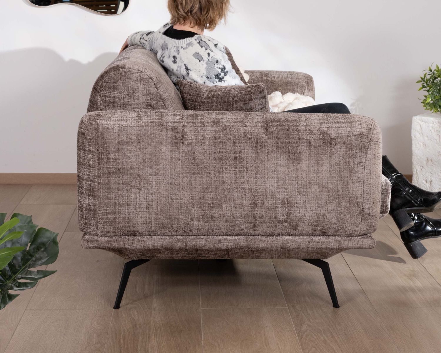 Sofá de 3 plazas de estilo retro en tejido de chenilla suave de color gris ceniza «Paloma»