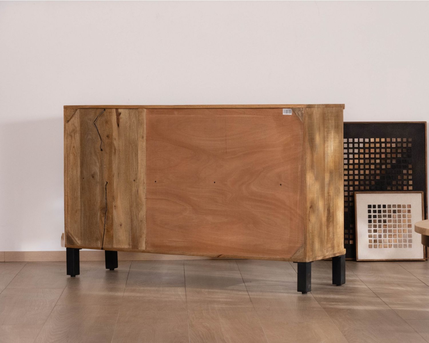 Pequeño aparador de madera maciza de mango con vitrina «Manelo» de 145 cm